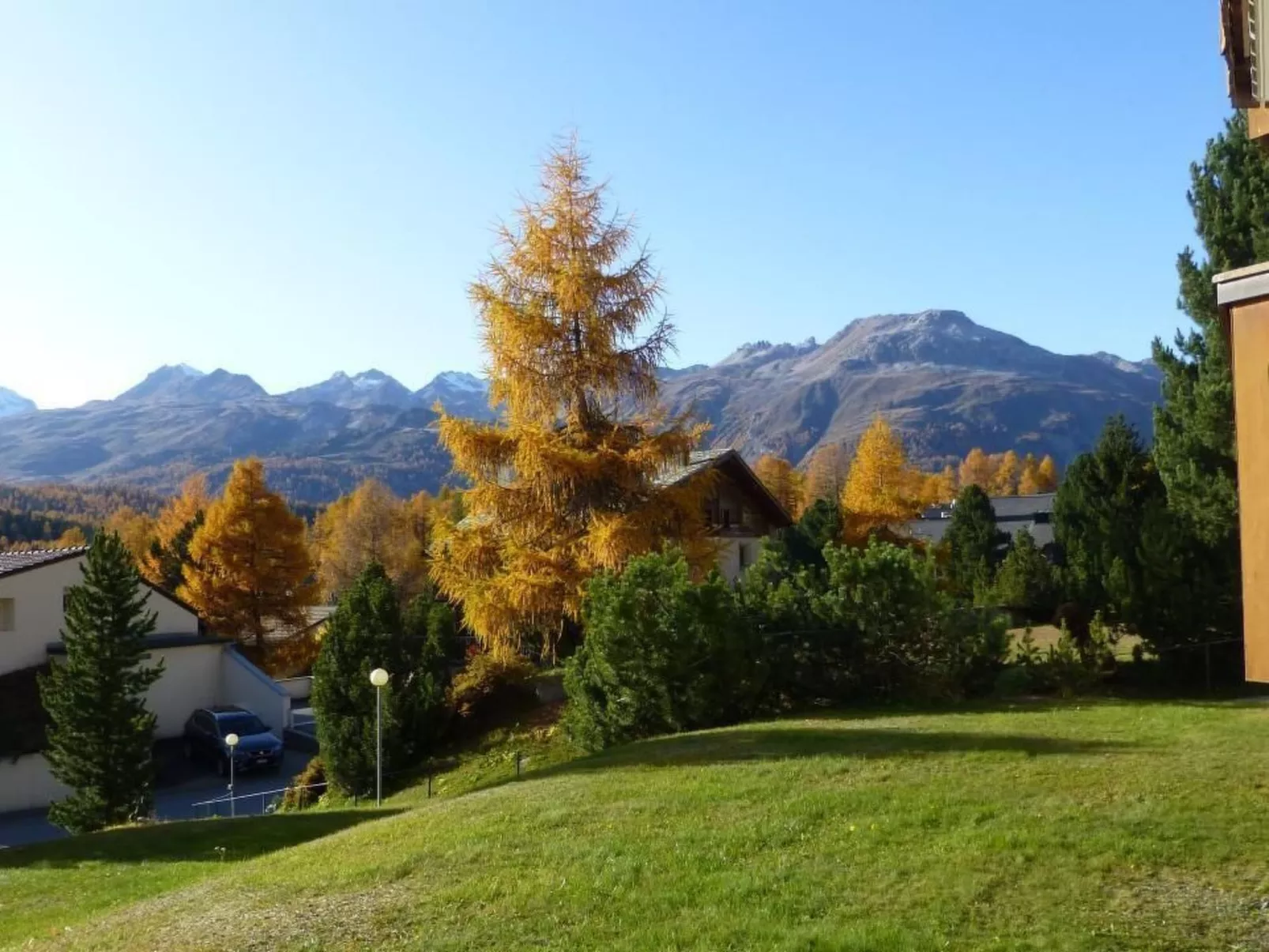 Chesa Azalea 3 klein-Buiten