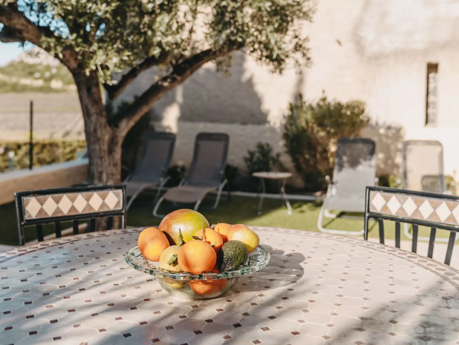 Charmante Ferienwohnung mit Terrasse und Pool-Buiten