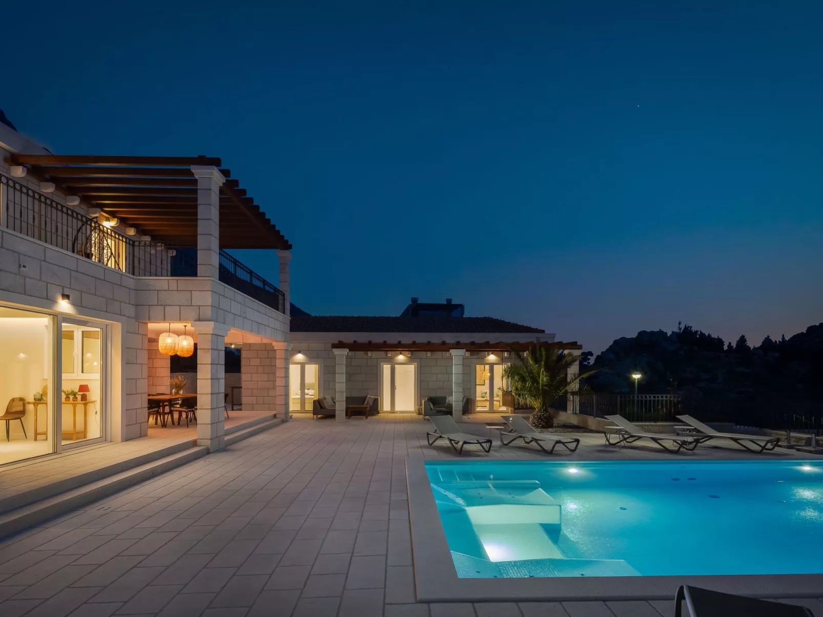 Villa Vespera mit atemberaubender Aussicht-Buiten