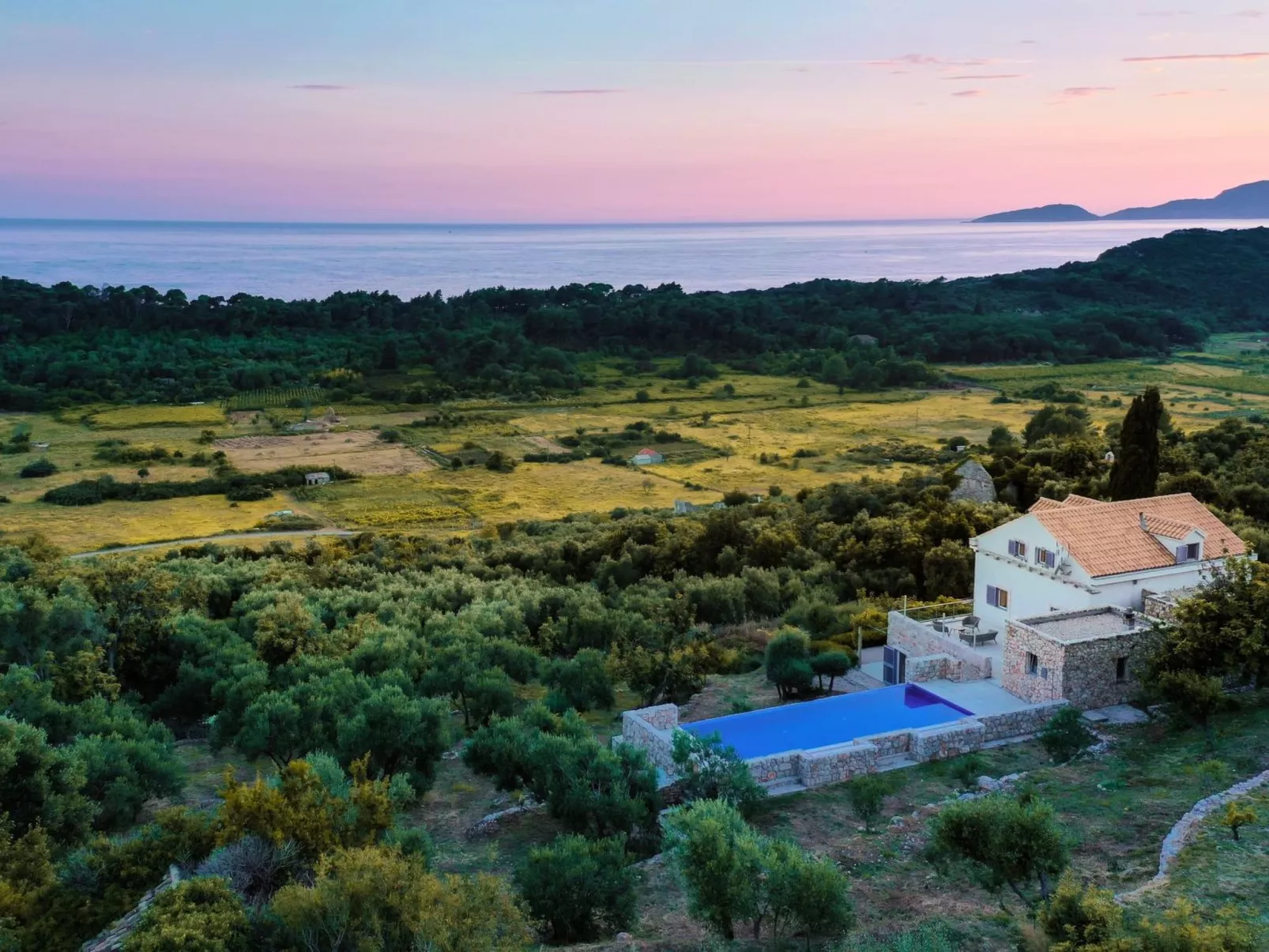 Villa Ella mit Infinity-Pool-Buiten