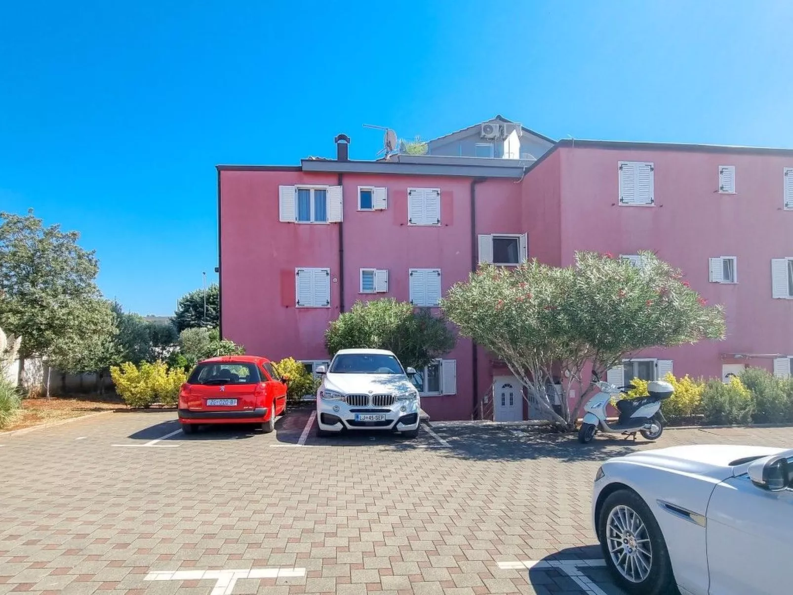 "Lea" mit Terrasse-Buiten