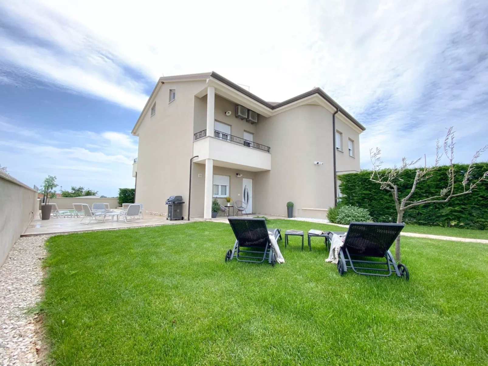 "Hanna" mit privatem Pool-Buiten