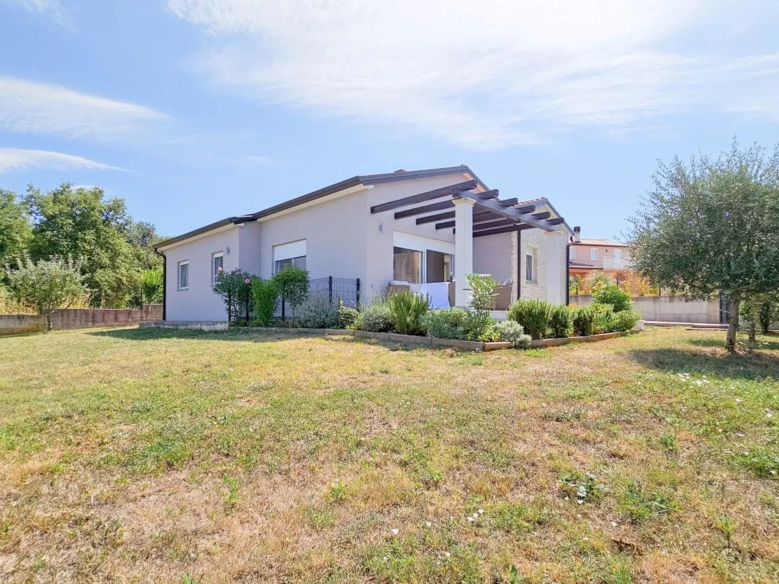 "Villa Pavlovic" mit Garten und Grill-Buiten