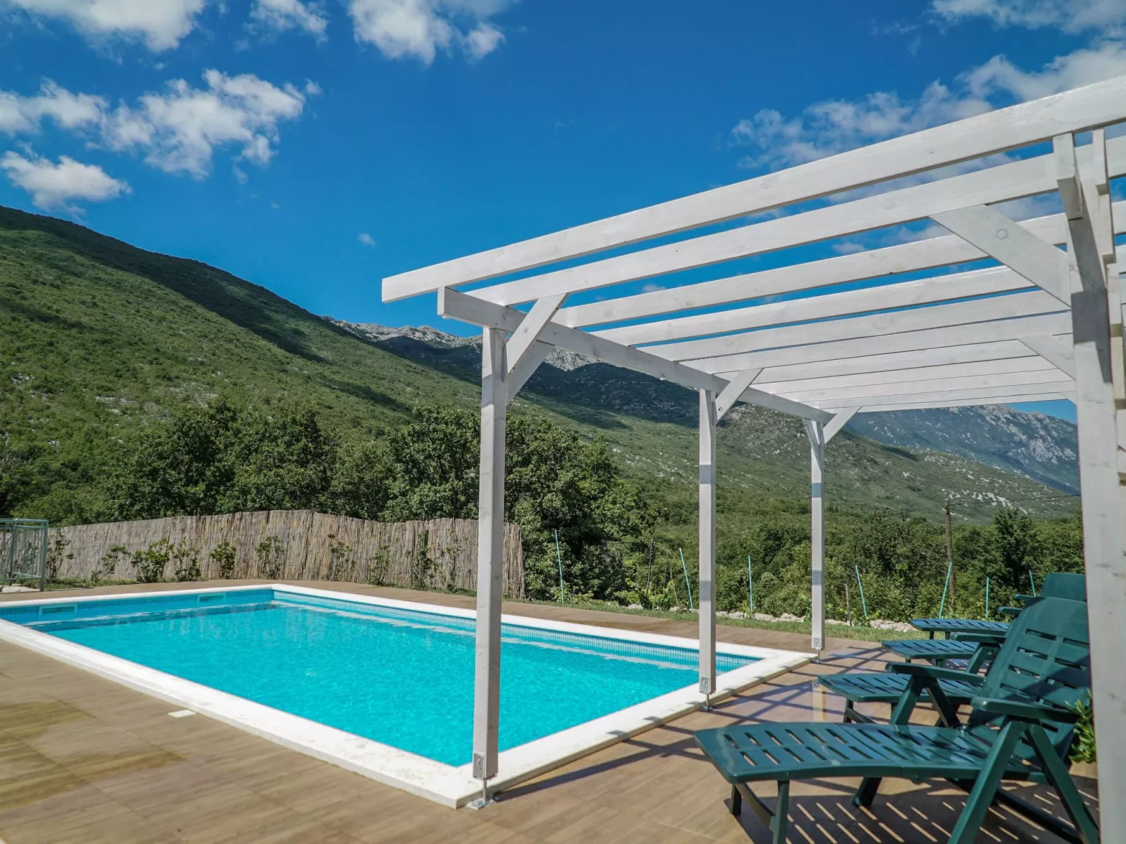 In Zagvozd mit Privatem Pool-Buiten