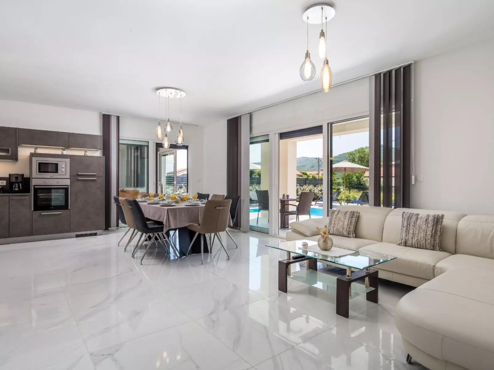 Schönes Haus für 8 Personen mit großem Schwimmbad-Image-tags.info