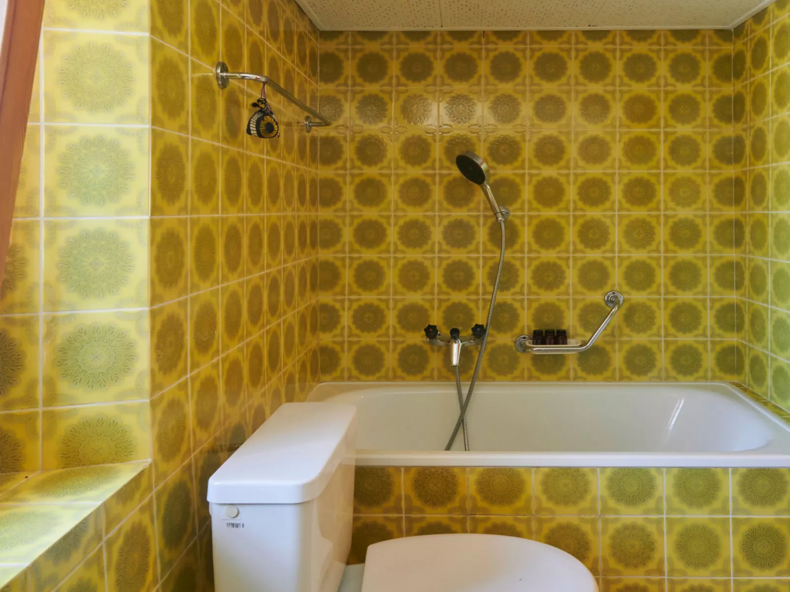 Waterfall House-Binnen