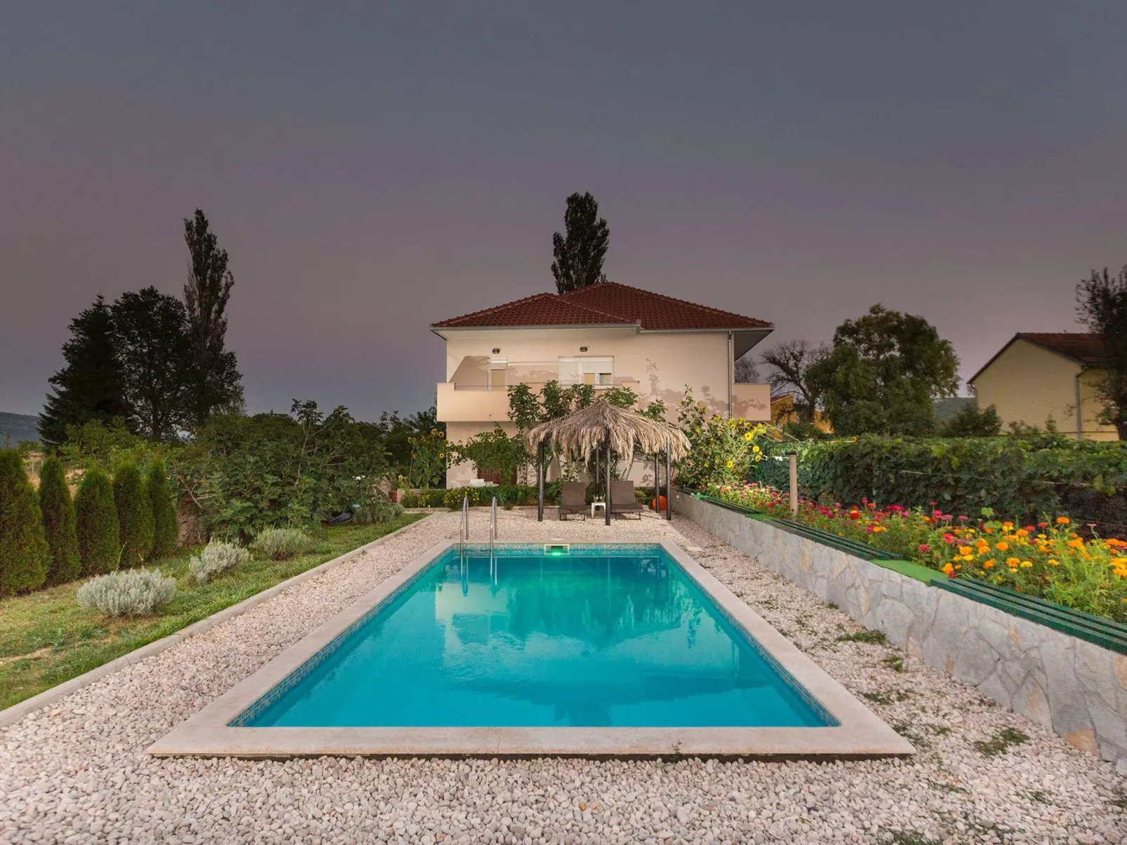 Villa "Sonnenblume" mit eigenem Garten und Grill-Buiten