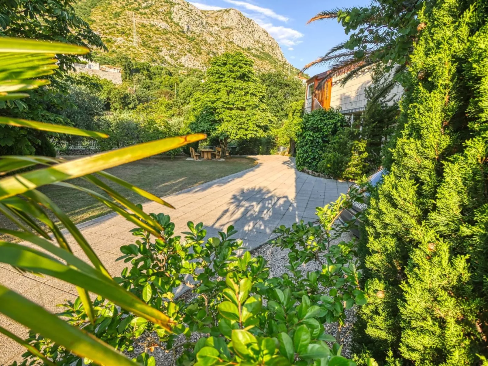 "Helena2" mit Blick auf das Wasser - Buiten