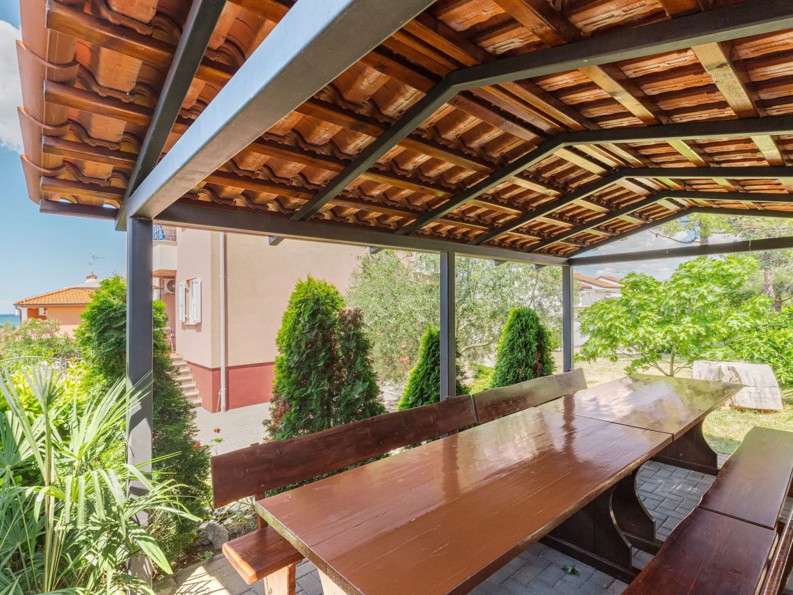 Villa Pinta mit großem Garten-Buiten