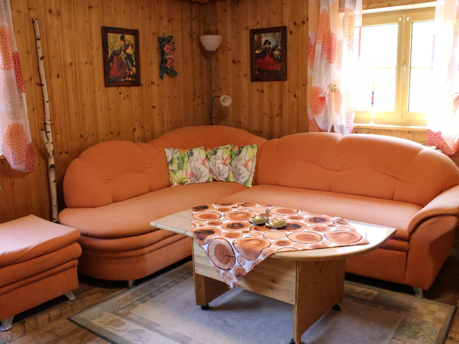 Mit Kaminofen, Fitnessraum und Sauna-Binnen