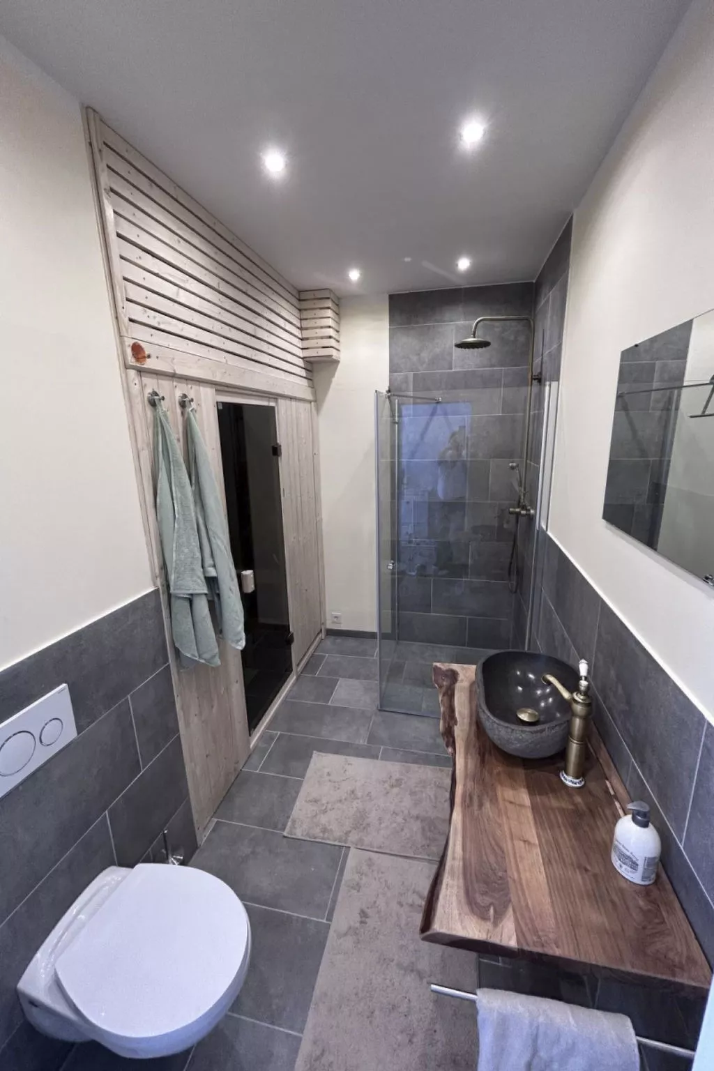 Renoviertes Haus in Husen mit Terrasse und Sauna-Binnen