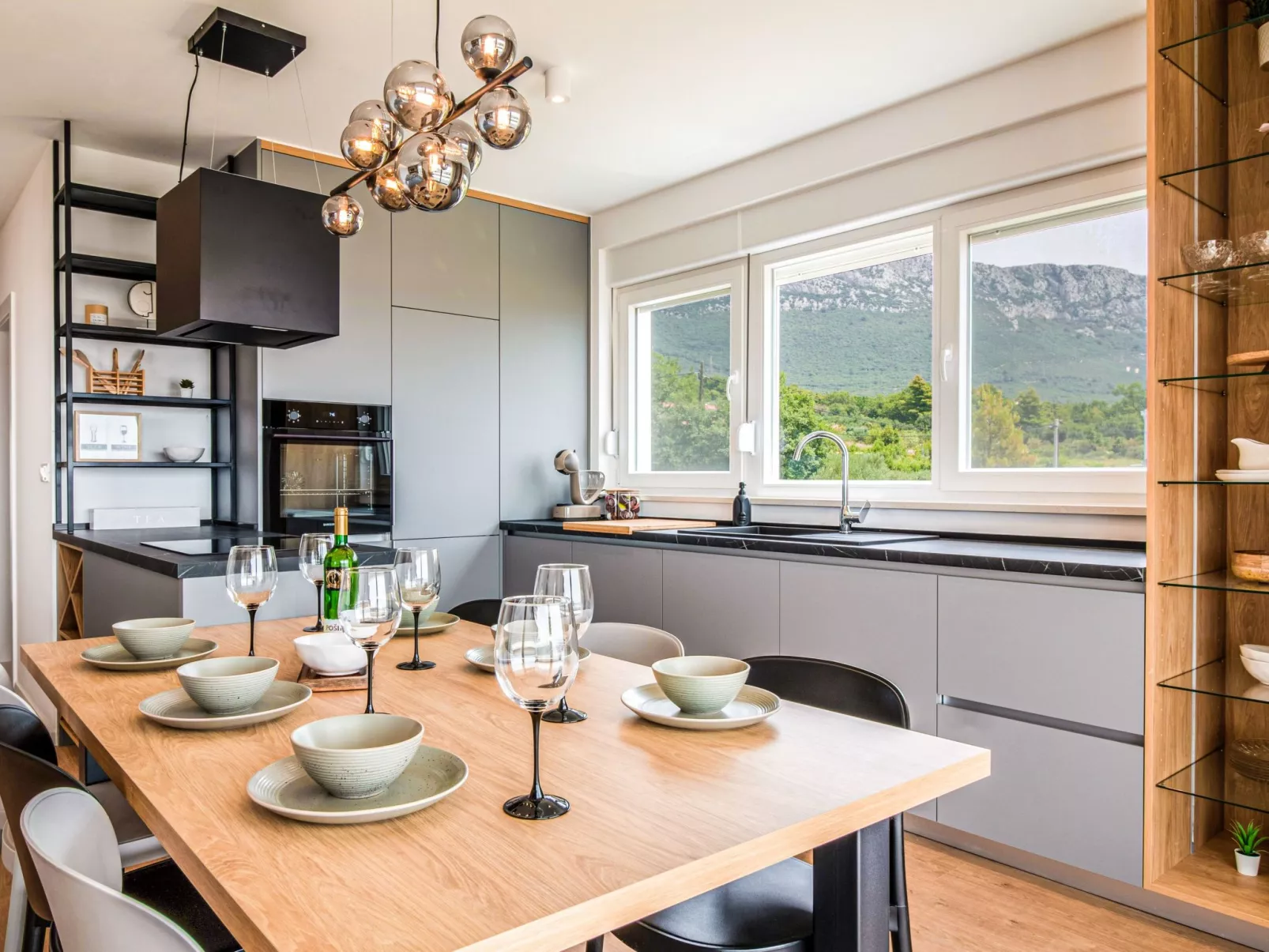 Villa Olea- Pool, Grill, Nähe Flughafen Split-Binnen