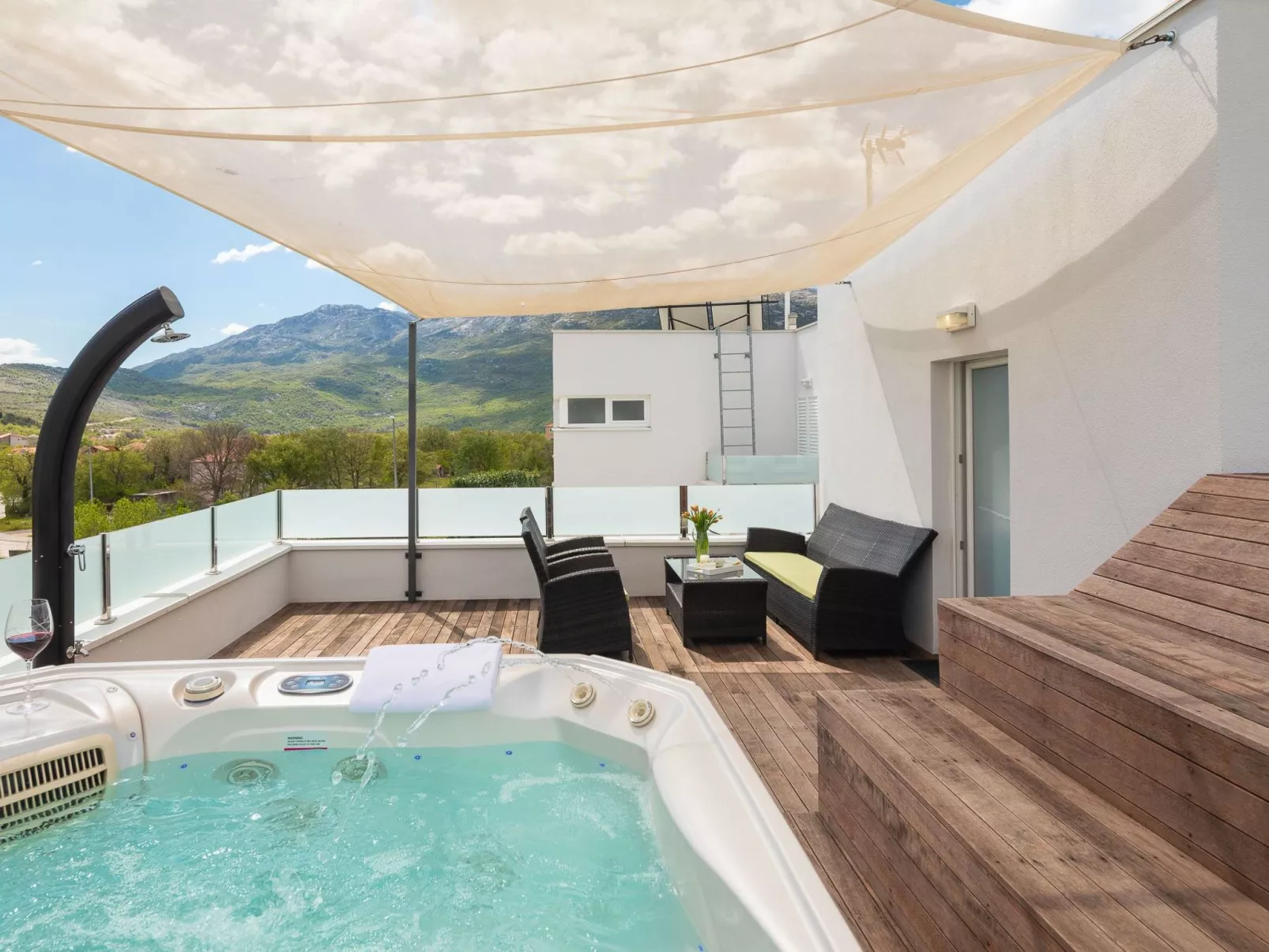 In Dugopolje mit Beheiztem Pool-Binnen