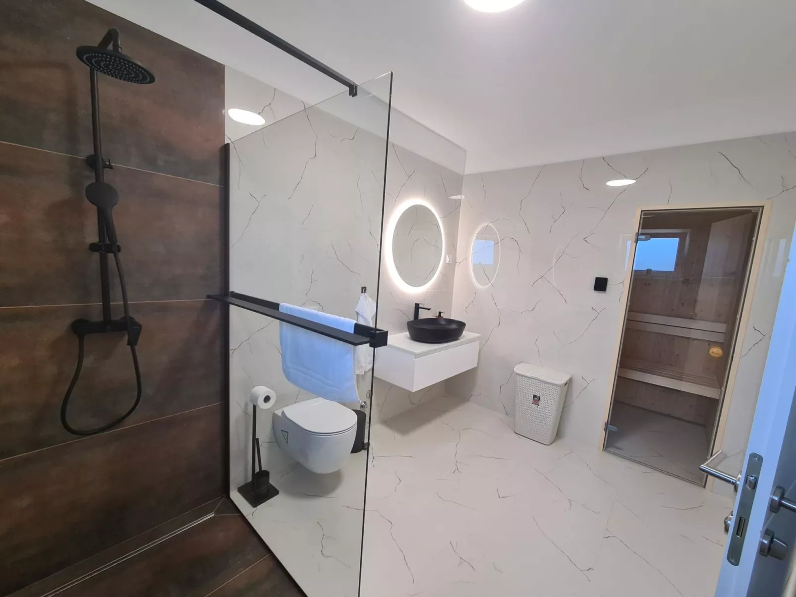 Neue Villa Angelo mit Sauna und beheiztem Pool-Binnen