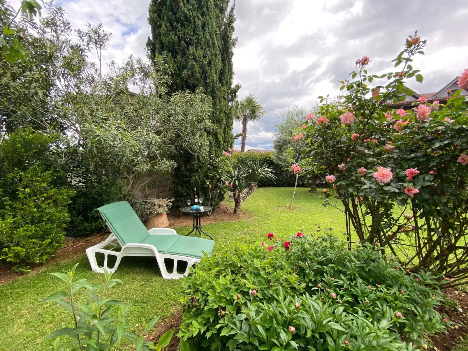 Freistehender Bungalow Perla mit Garten und Grill-Buiten