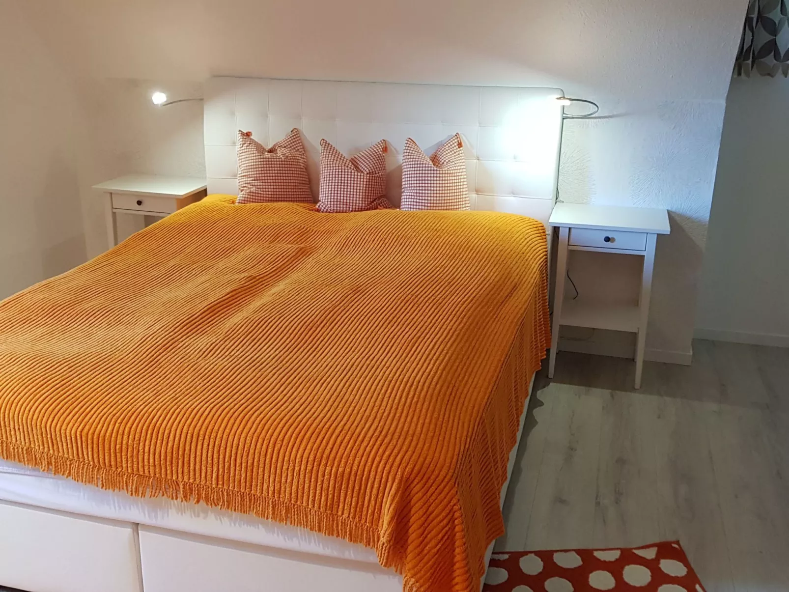 Idyllisches Reetdachhaus mit großem Garten-Binnen