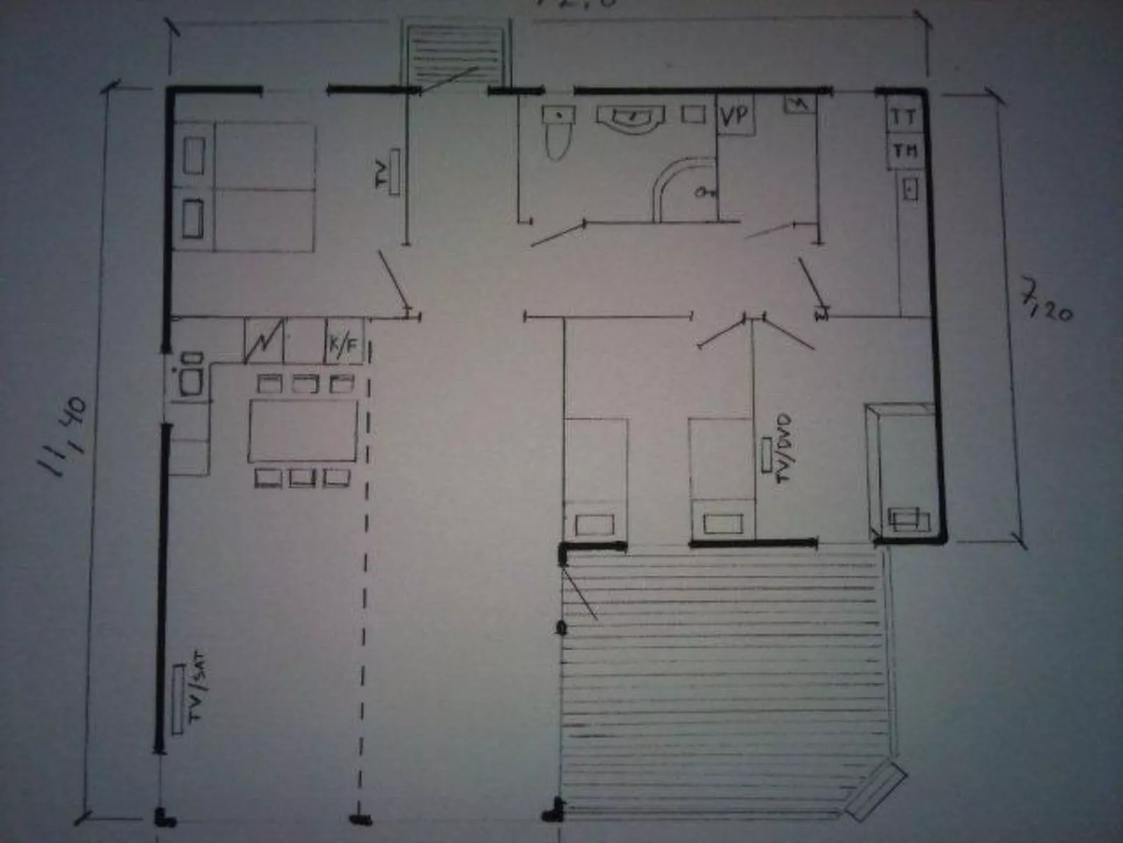 Modernes Haus mit hellem Dekor, mit Blick auf den See-Binnen