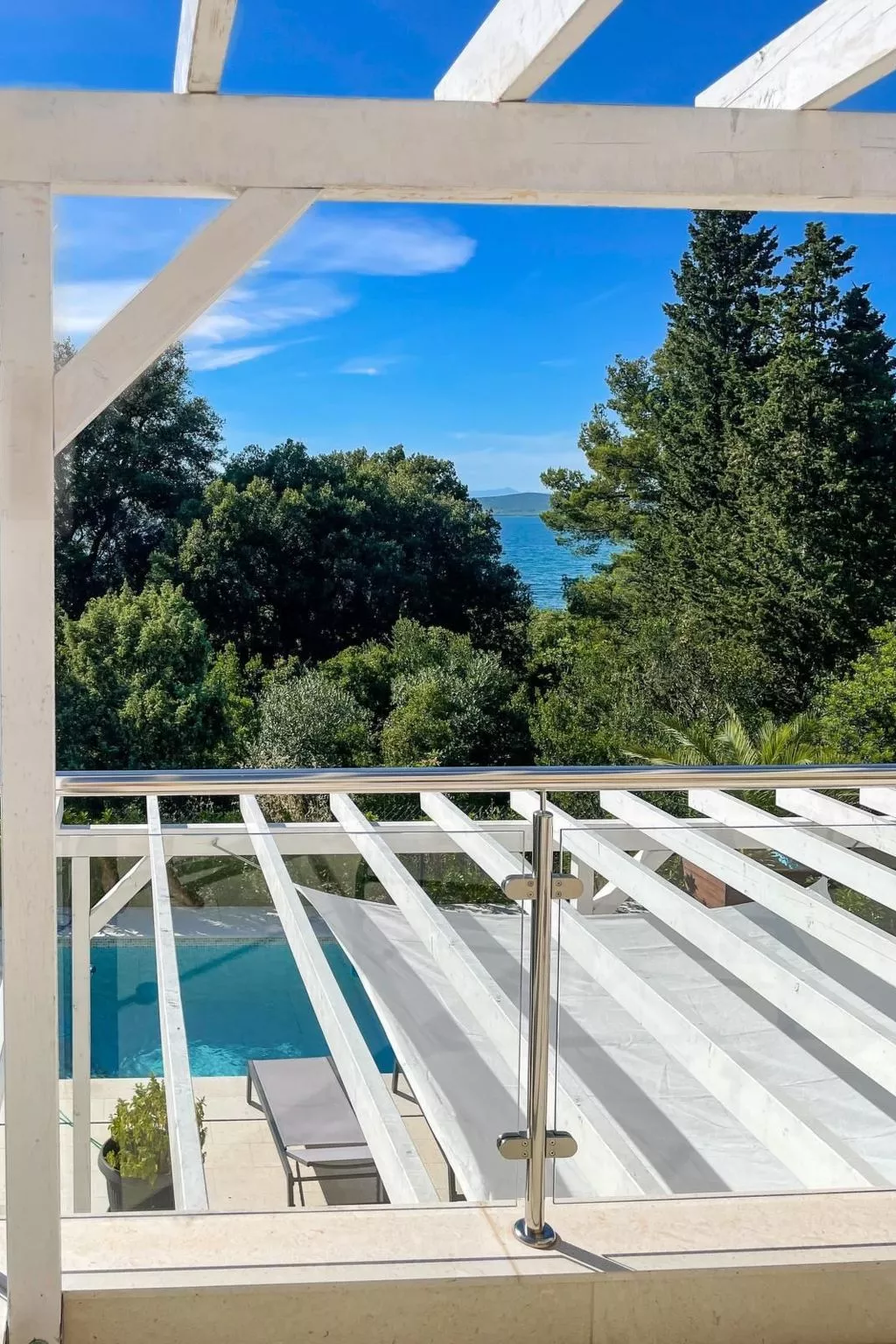 Großes Ferienhaus zur alleinigen Nutzung mit Pool-Buiten