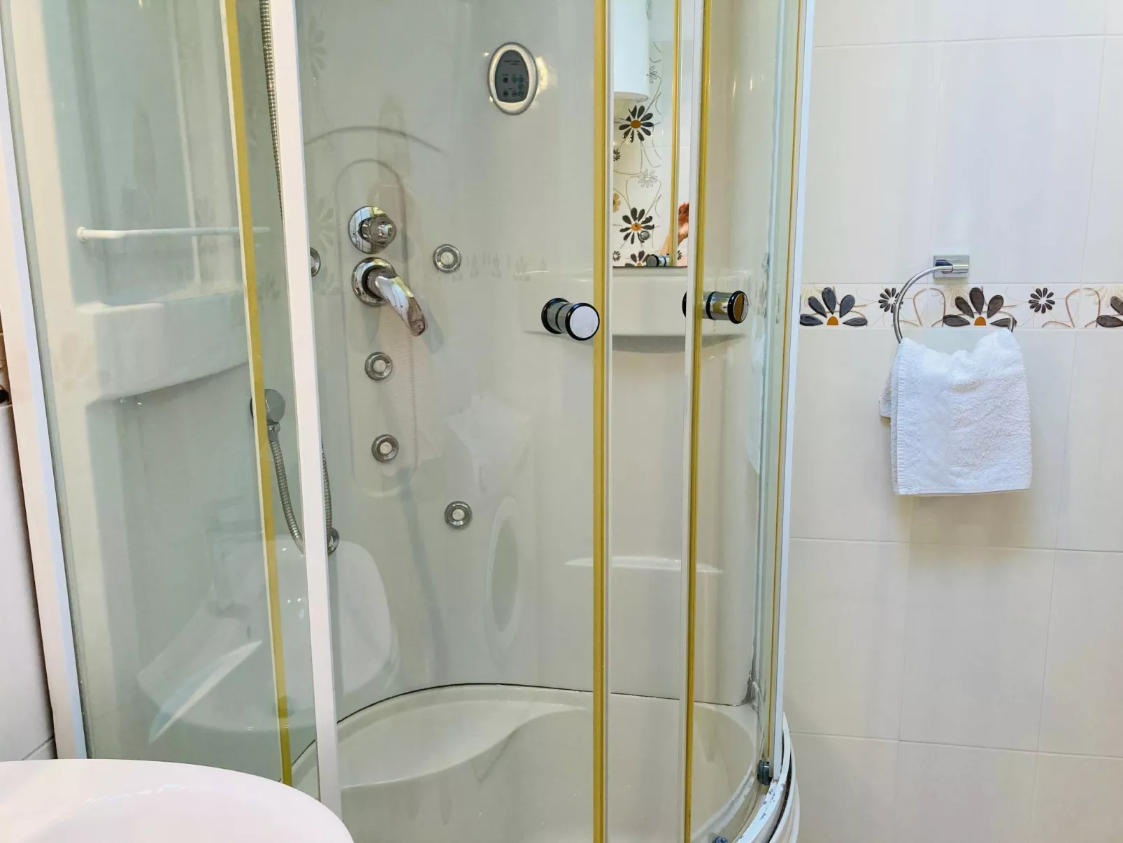 Wohnung in Povlja mit privatem Parkplatz-Binnen