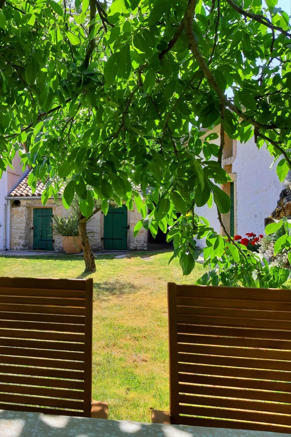 Romantische Villa mit weitläufigem Garten-Buiten