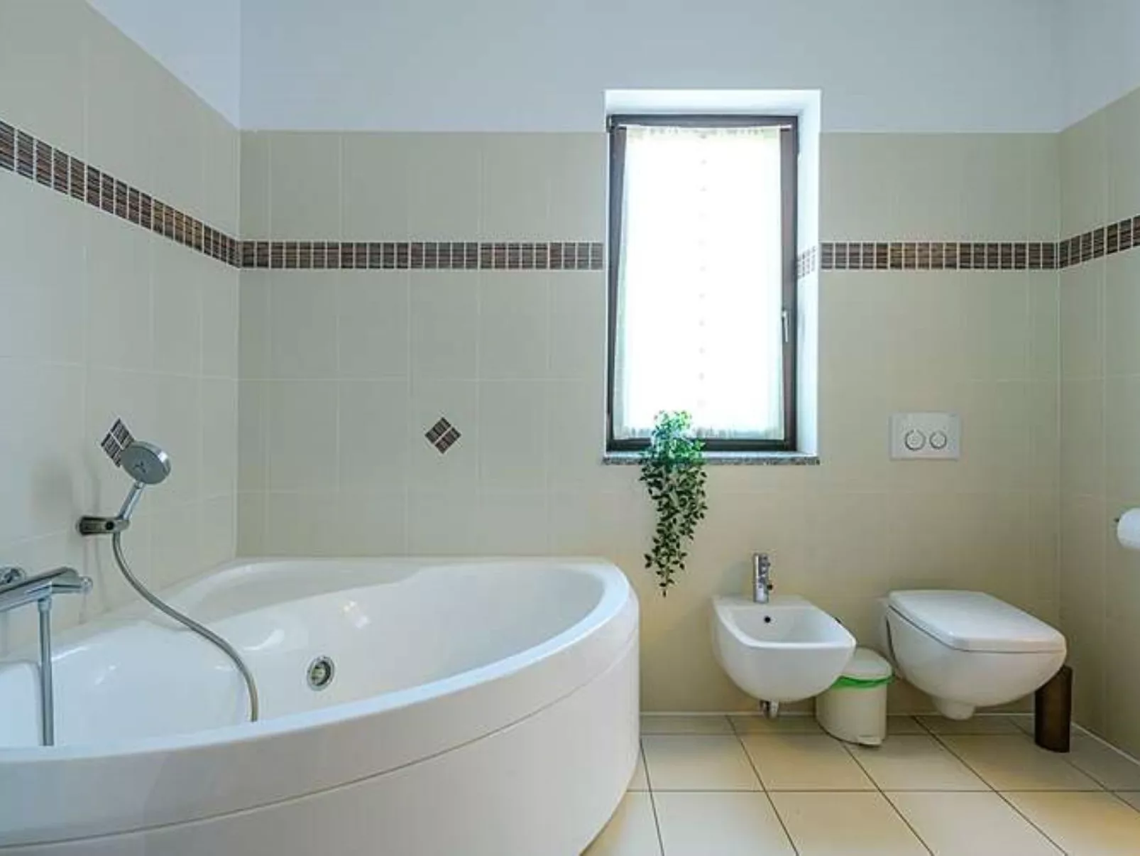 Komfortable, ruhige Erdgeschoss-Ferienwohnung-Image-tags.info