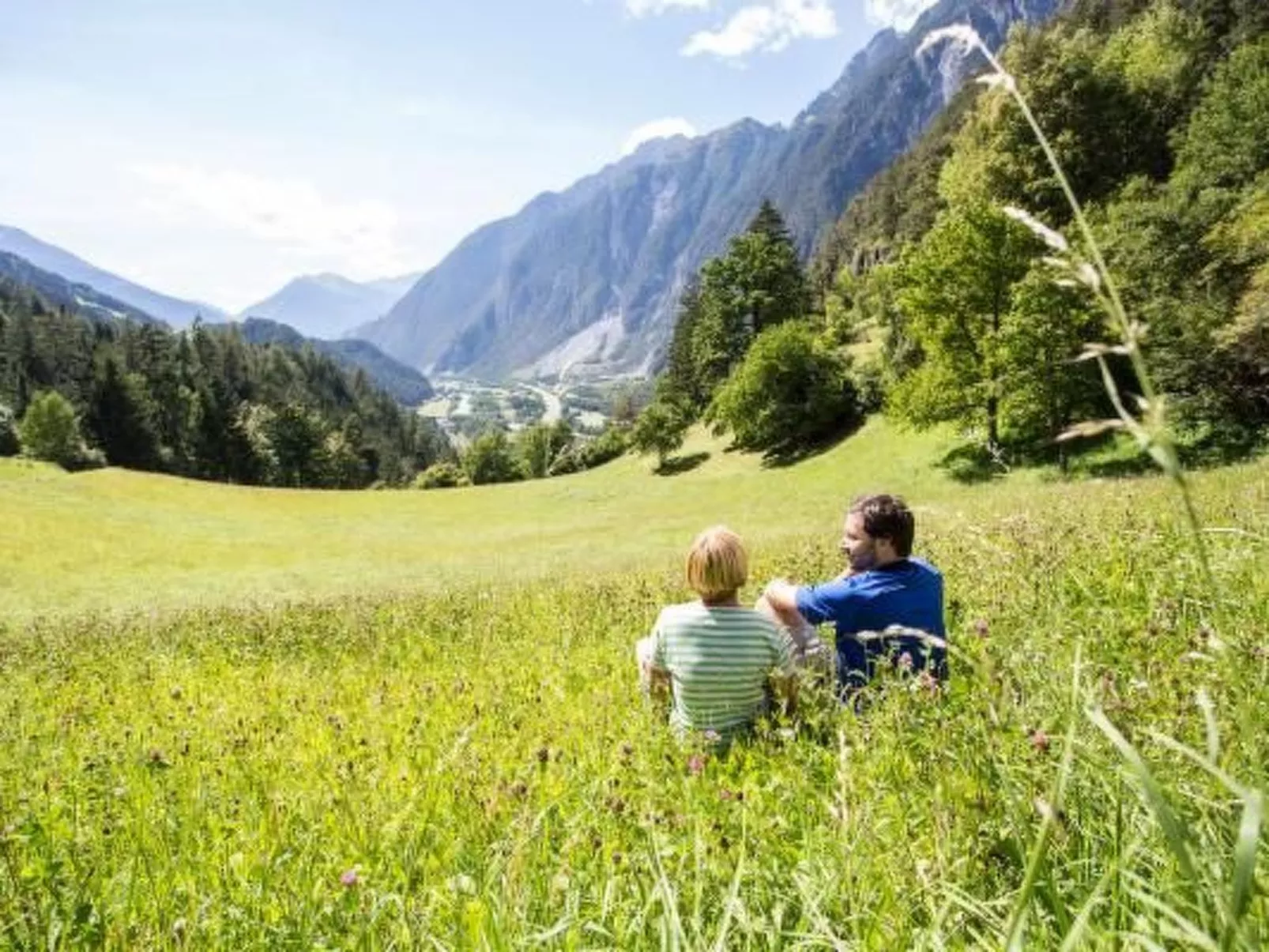Komfortables Ferienhaus in Landeck mit Pool-Buiten