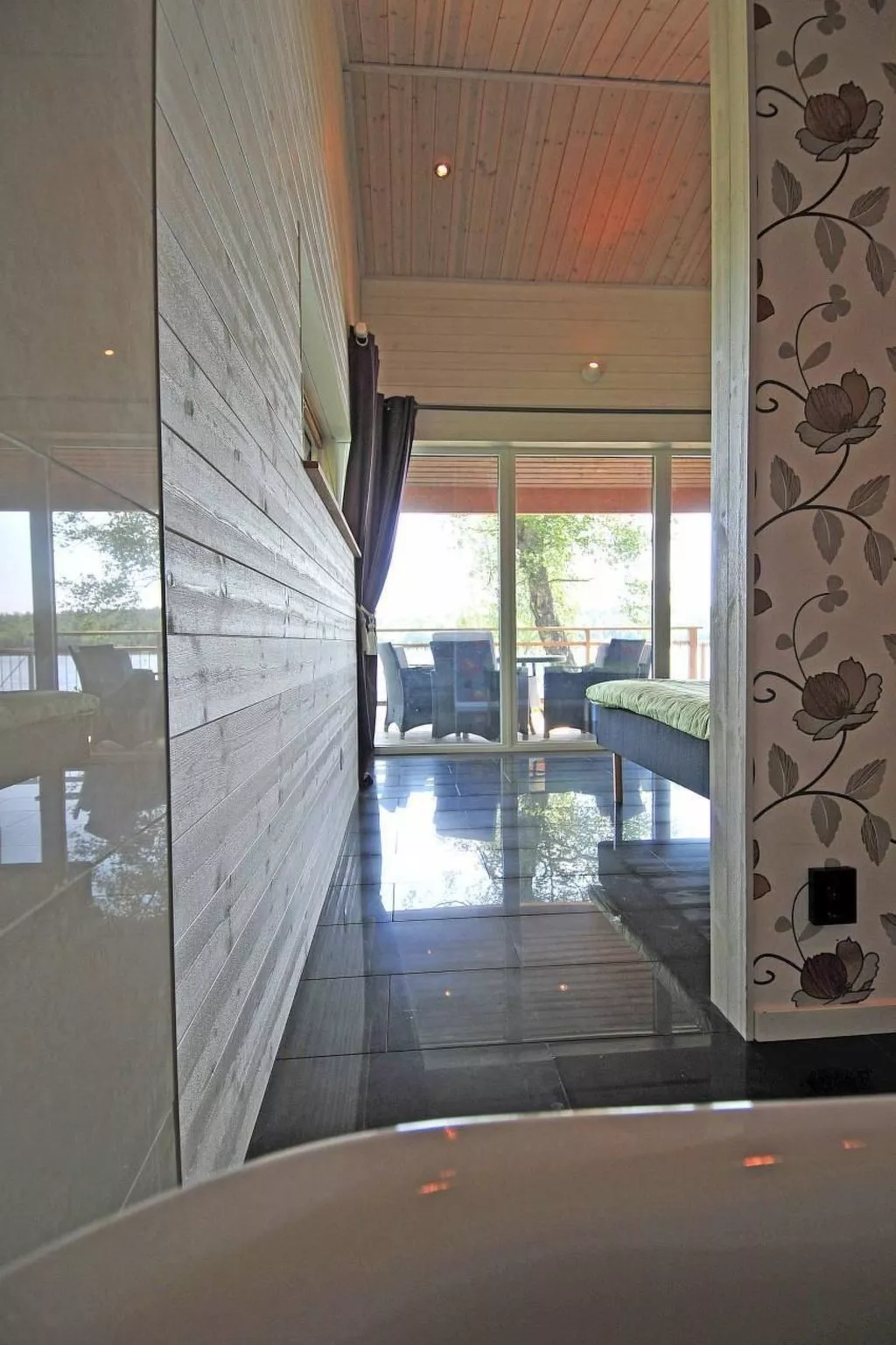 Villa "Vitasjö" mit Terrasse, Grill und Garten-Buiten