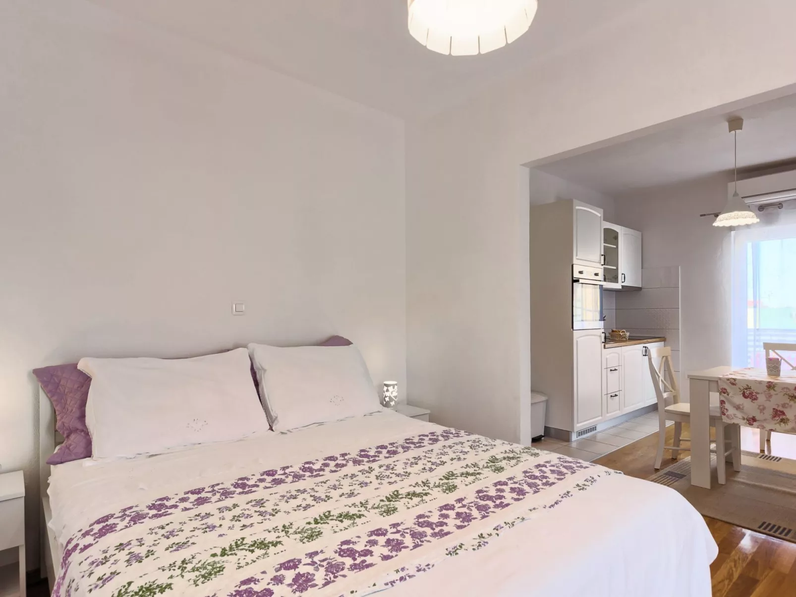 Gemütliches Studio mit Balkon-Image-tags.info