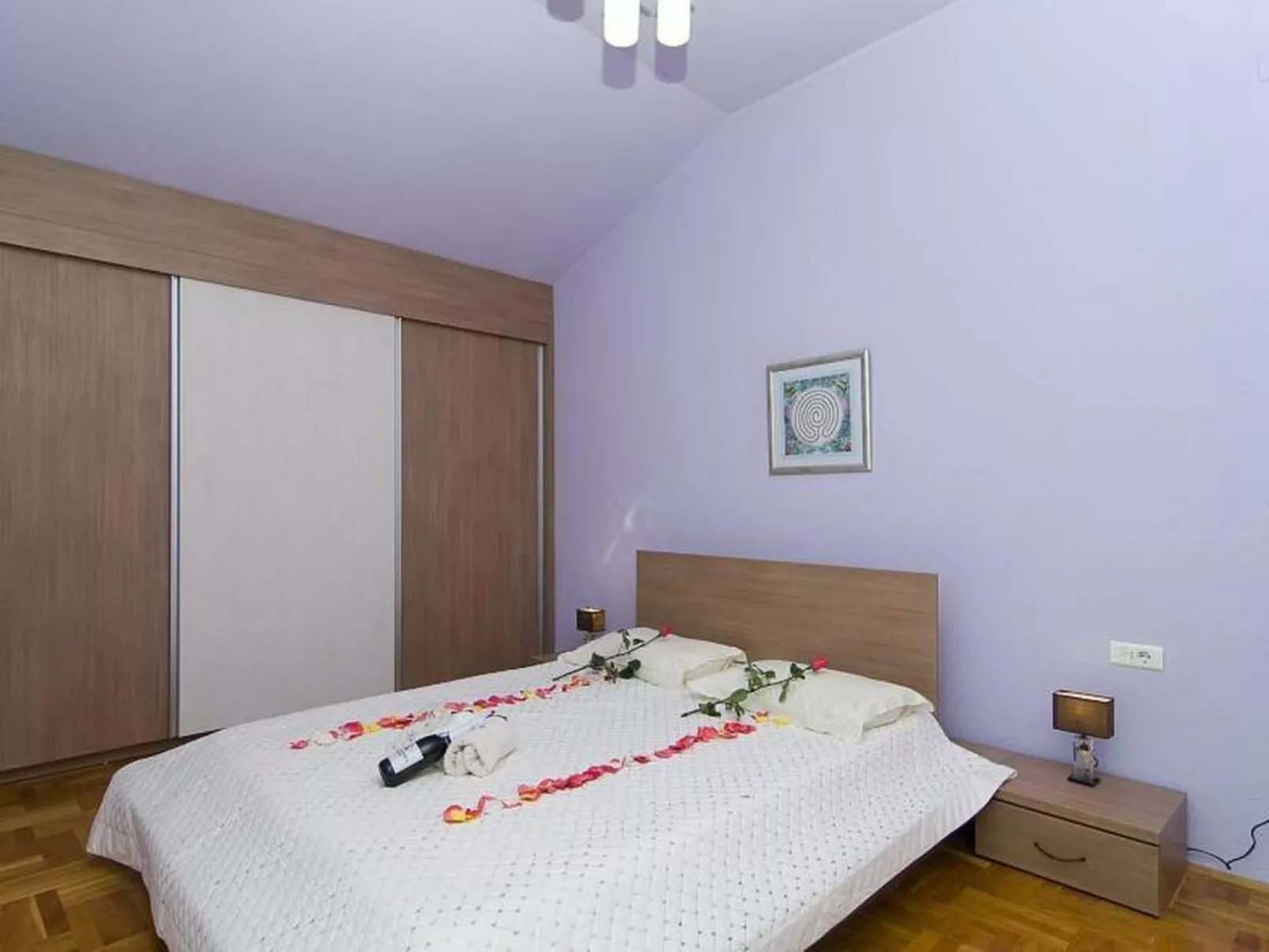 Mit Privatparkplatz-Binnen