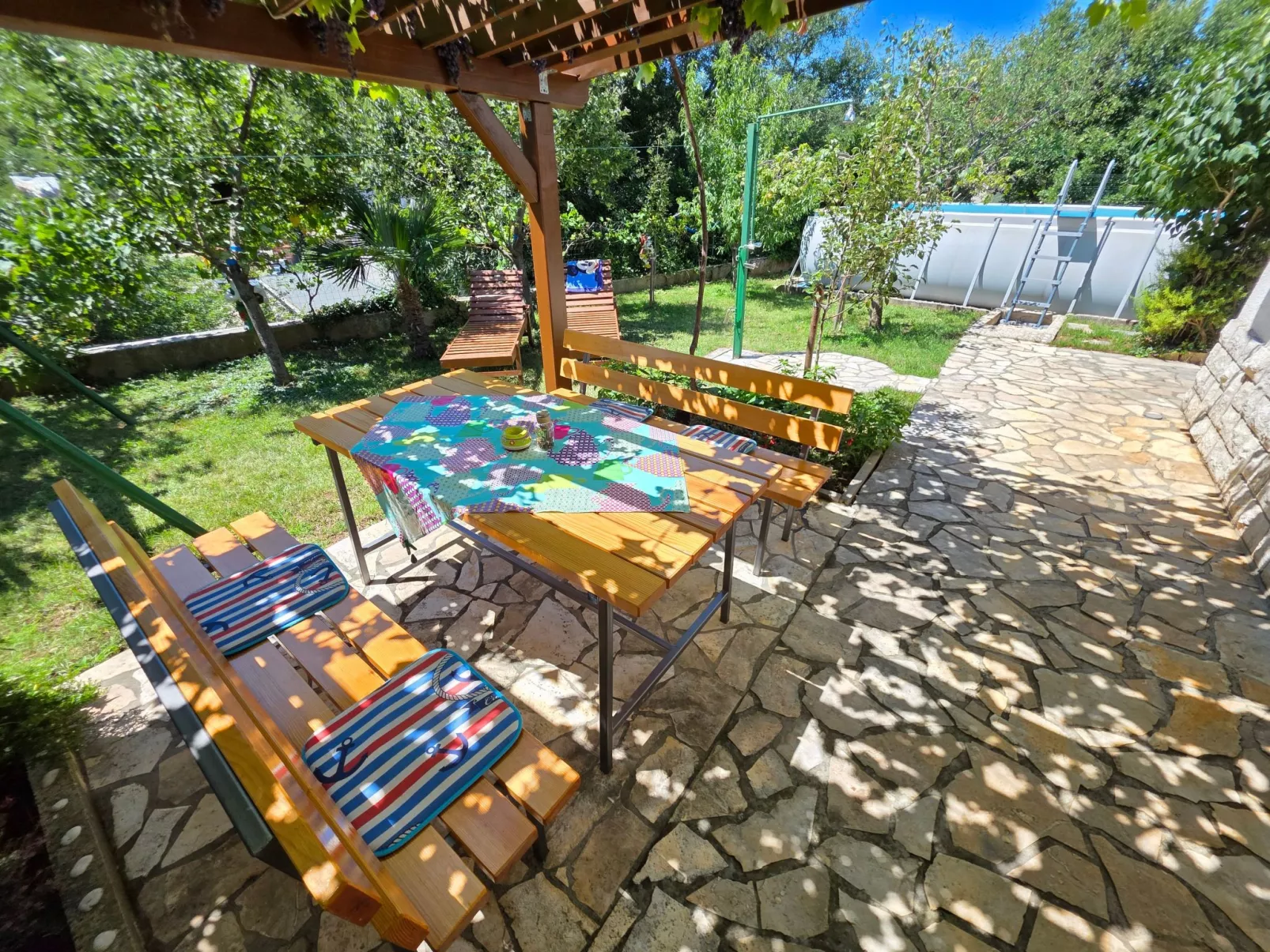 In Novi Vinodolski mit Grill, Terrasse und Garten-Buiten