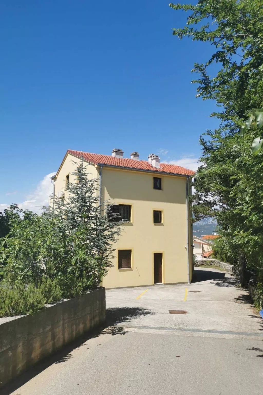 Mit Klimaanlage und Balkon-Buiten