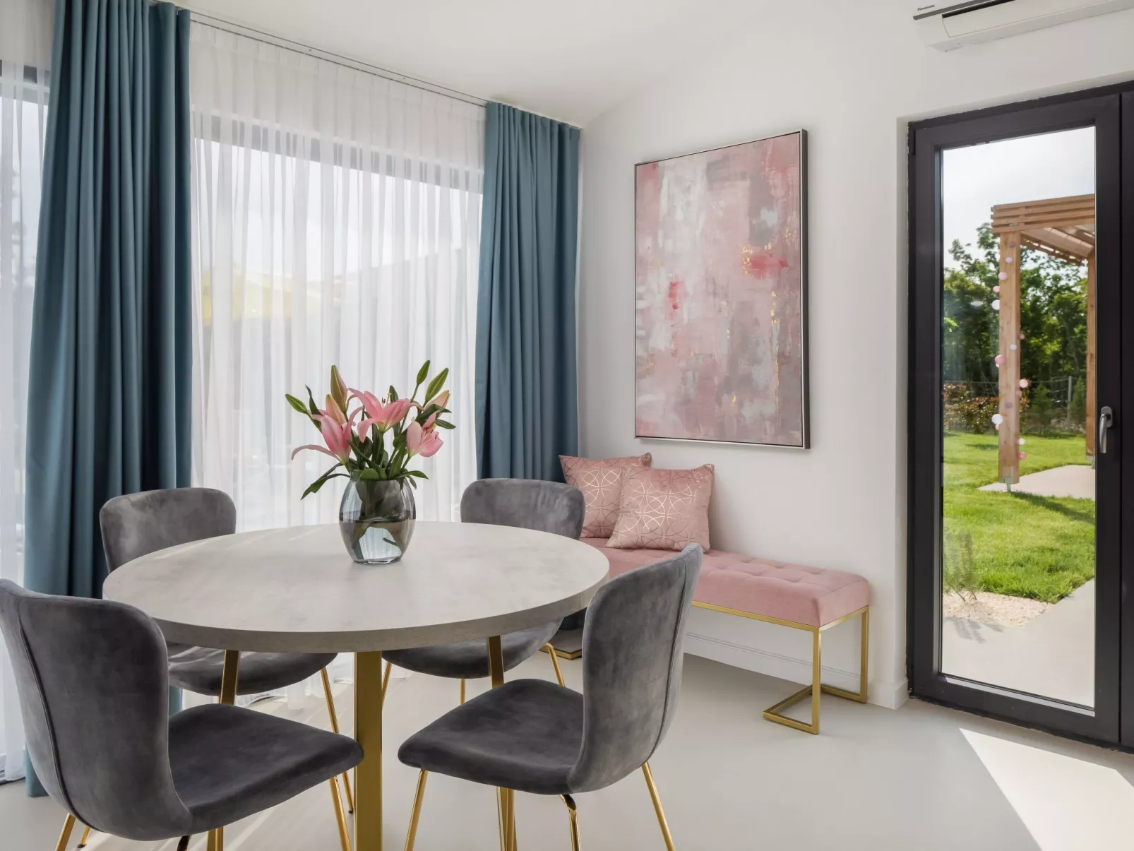 Villa Lu in Oklaj-Image-tags.info