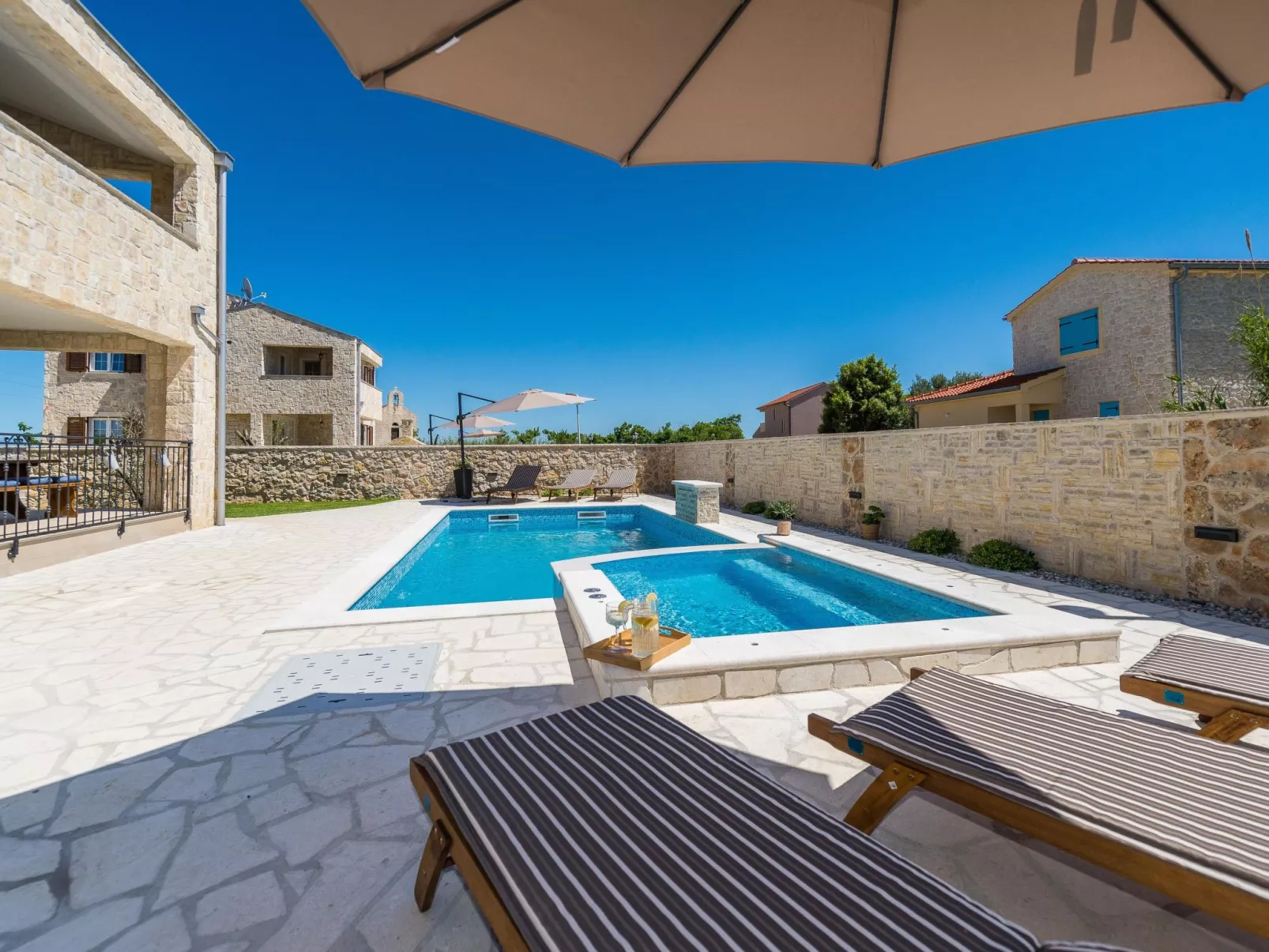 Villa Vid 01 mit beheiztem Pool - Agentur TA Leut-Buiten