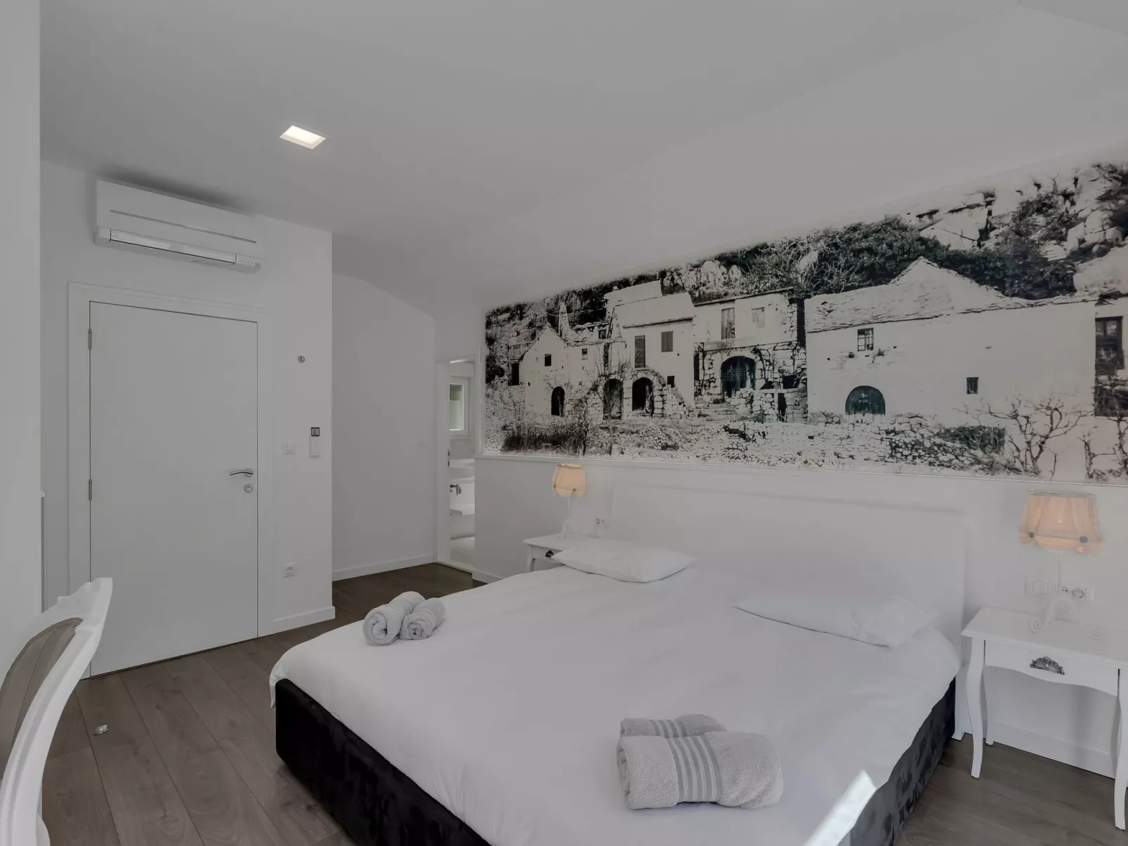 Mit Privatpool für 8 Personen  + 2 Kinder ca. 450 m&sup2; in Bast, Dalmatien (G-Binnen