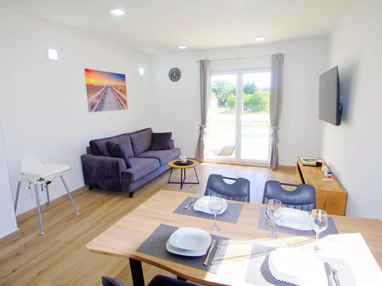 Ferienhaus, privater Pool, Dorf Šišan-Binnen