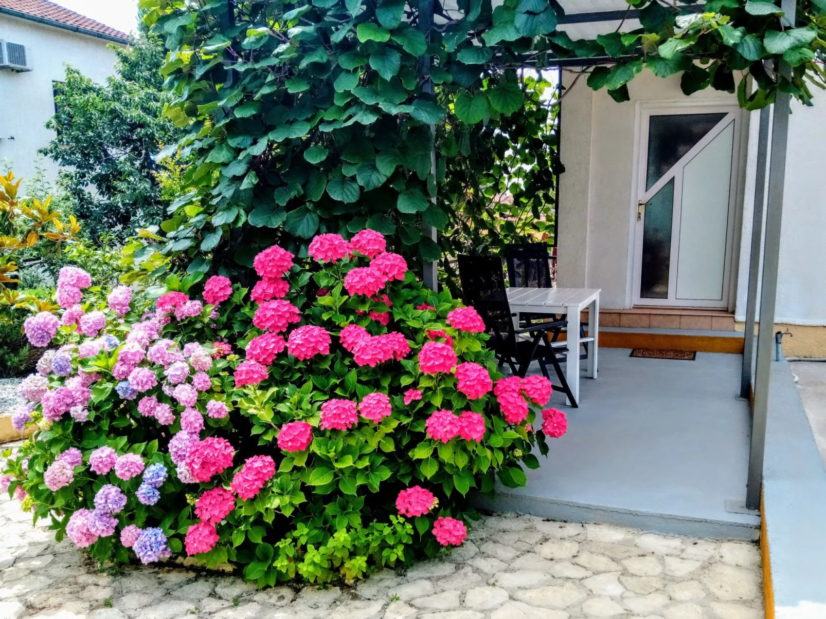 Anwesen "Krasno" mit Terrasse-Buiten