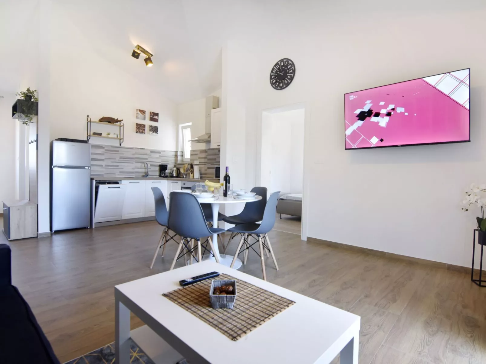 Apartment 2 in einer neuen Villa mit Pool in ruhiger Lage-Binnen