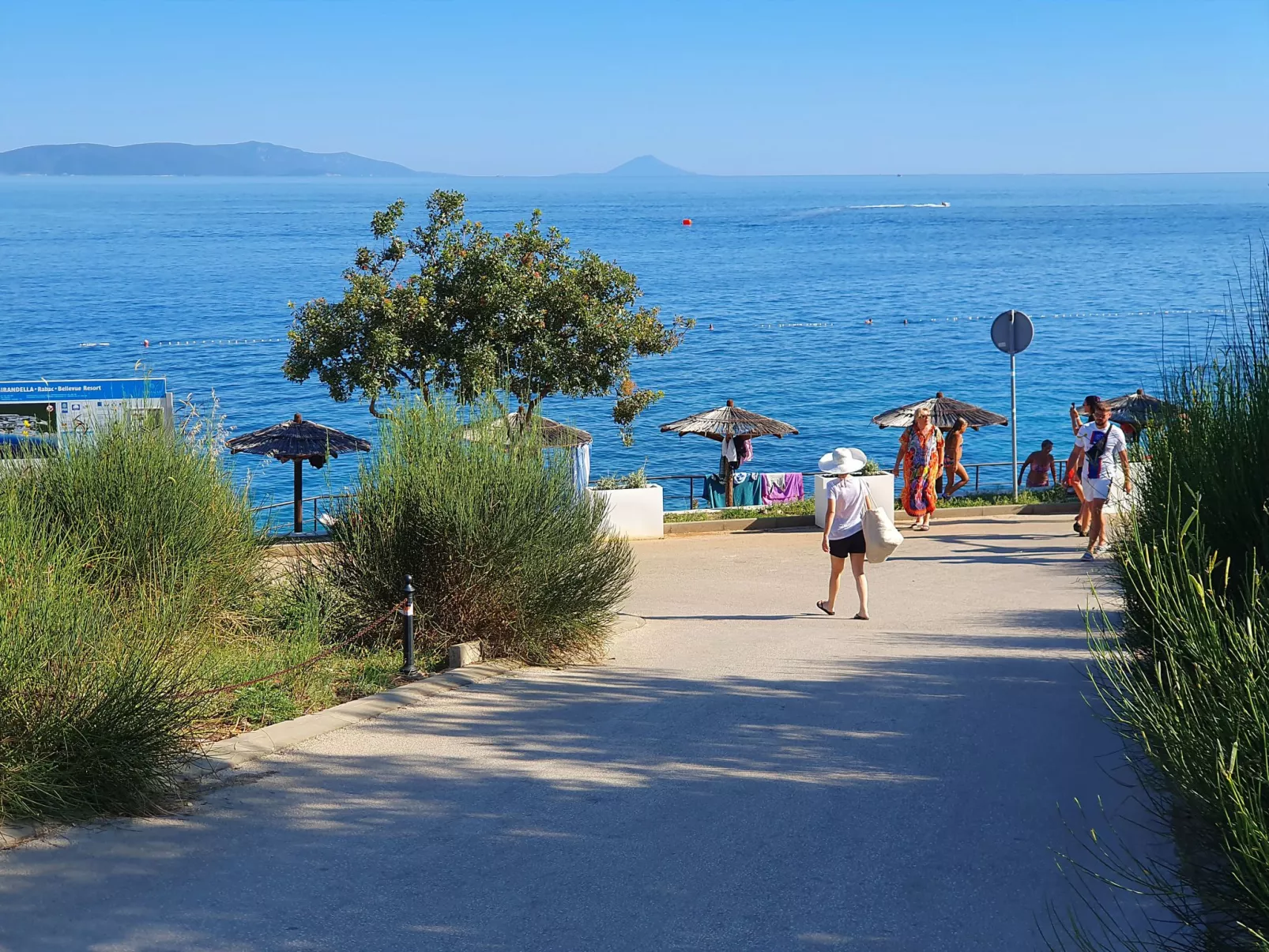 "Olia Green" mit Terrasse-Buiten