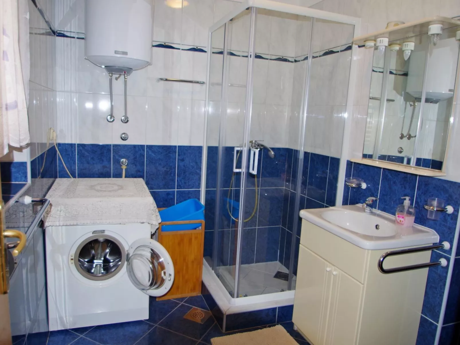 "Rose" mit Terrasse-Binnen