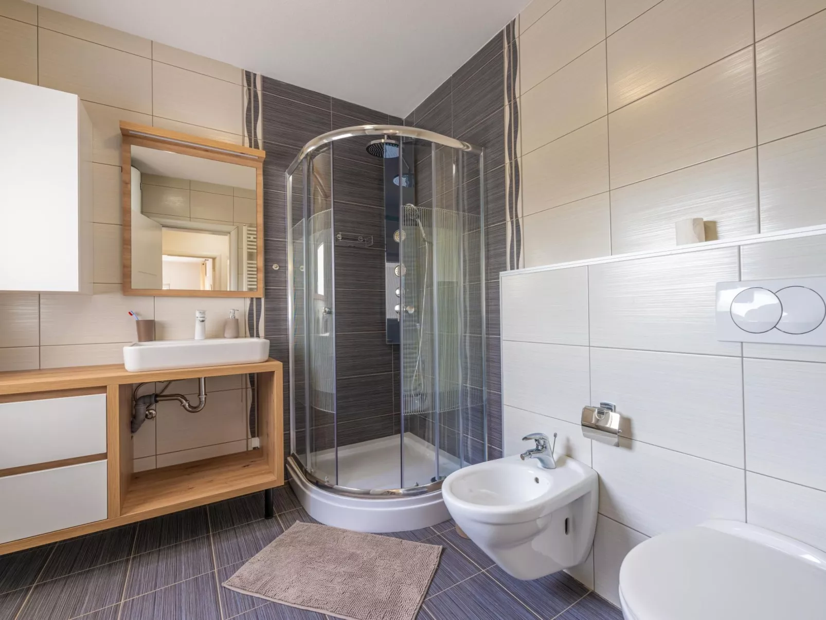 4 Schlafzimmer, 3 Badezimmer, Küche, Wohnzimmer, privater Pool, Grill-Binnen