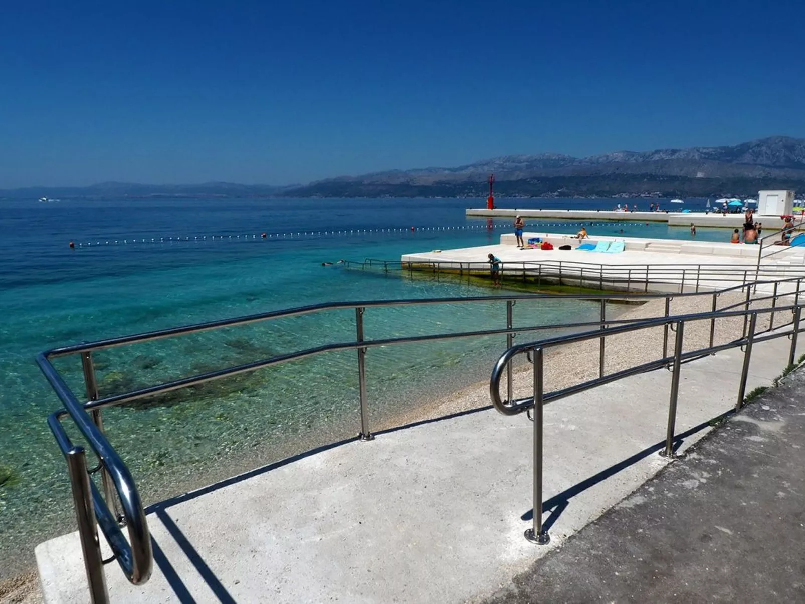 Strandnahe Ferienwohnung mit großer Terrasse-Buiten