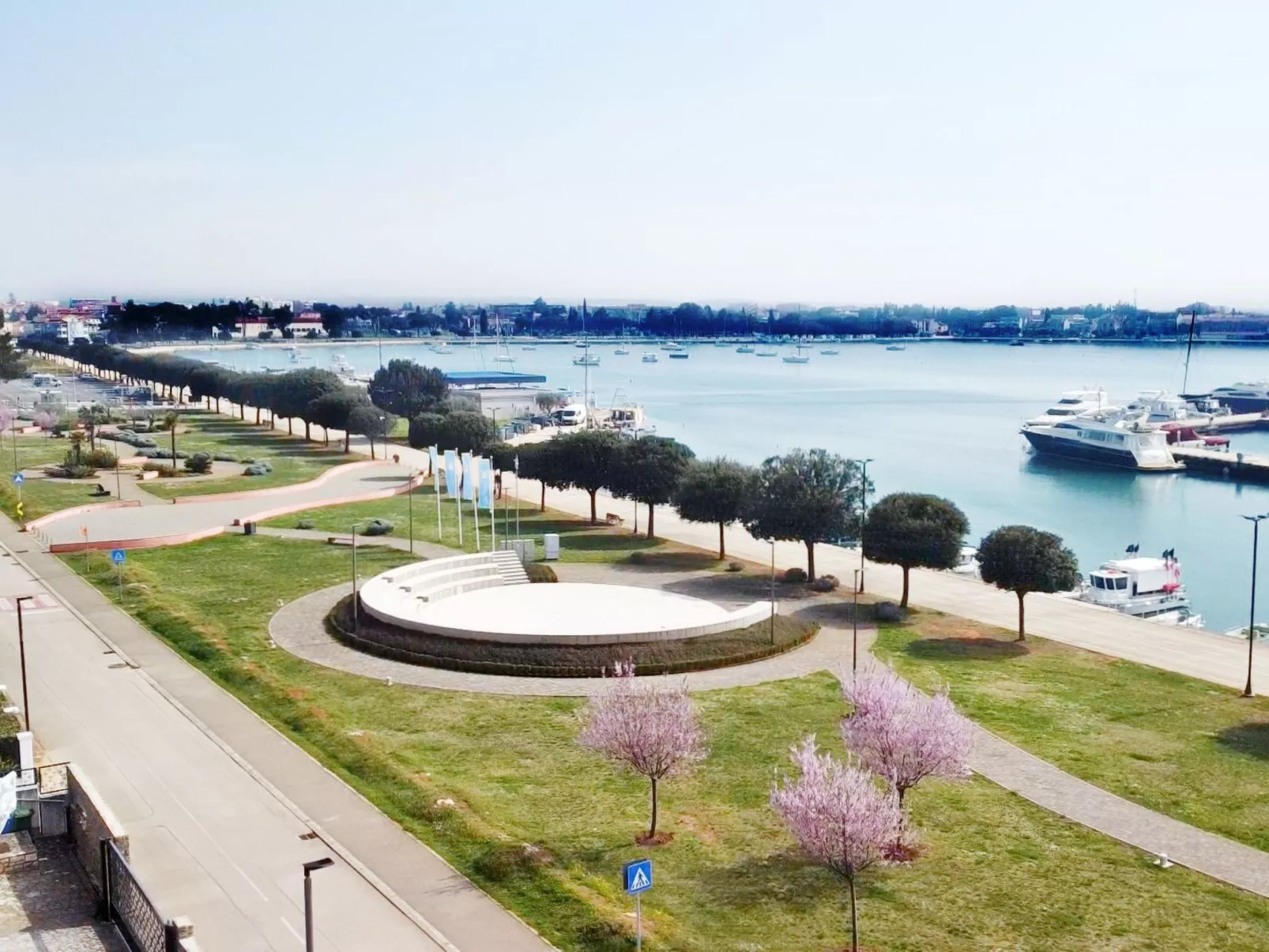 Apartment Nika 3 Umag mit Pool und Whirlpool 400 Meter vom Strand entfernt-Buiten