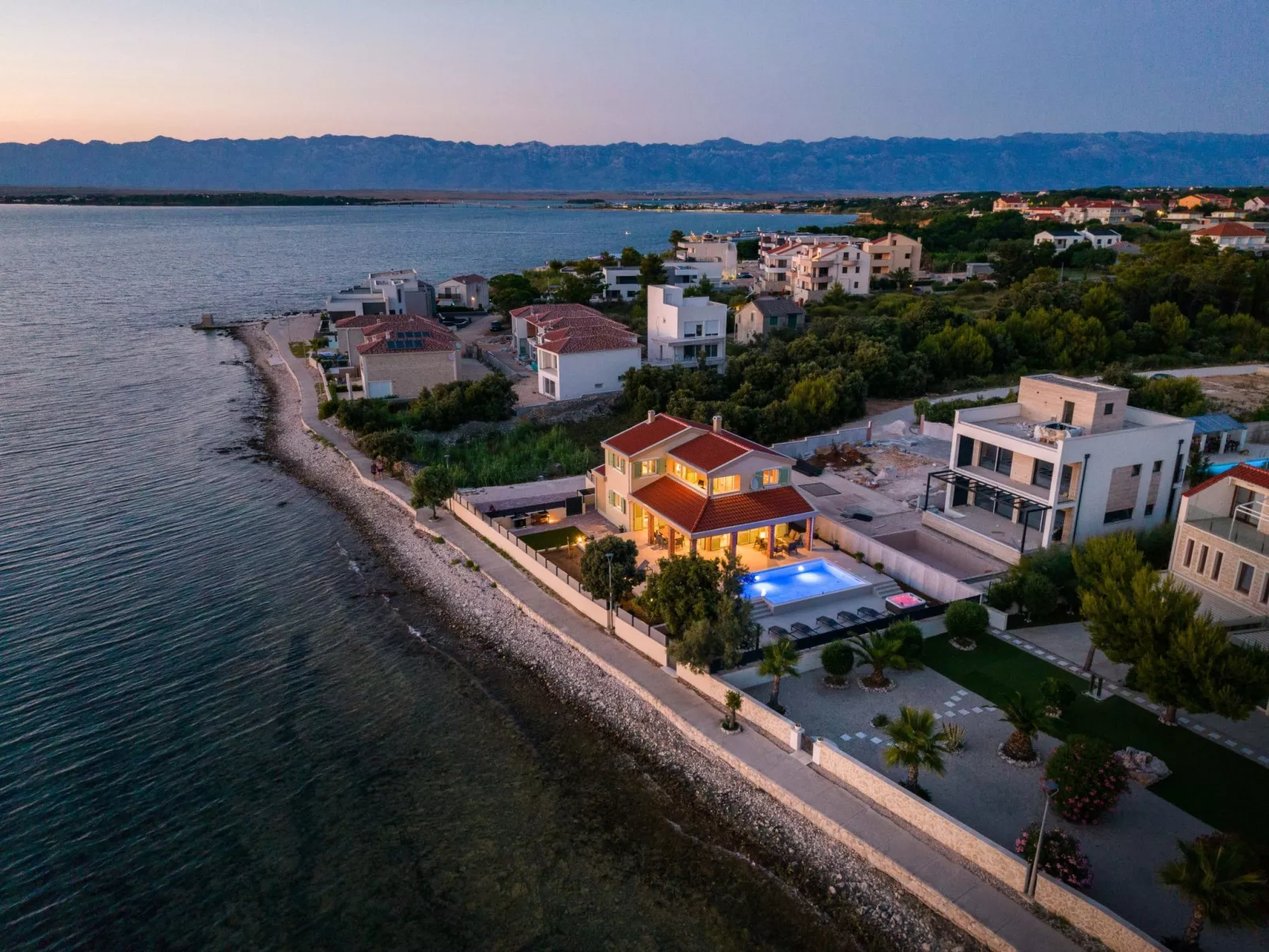 Luxuriöse Villa direkt am Meer - Agentur TA Leut-Image-tags.info