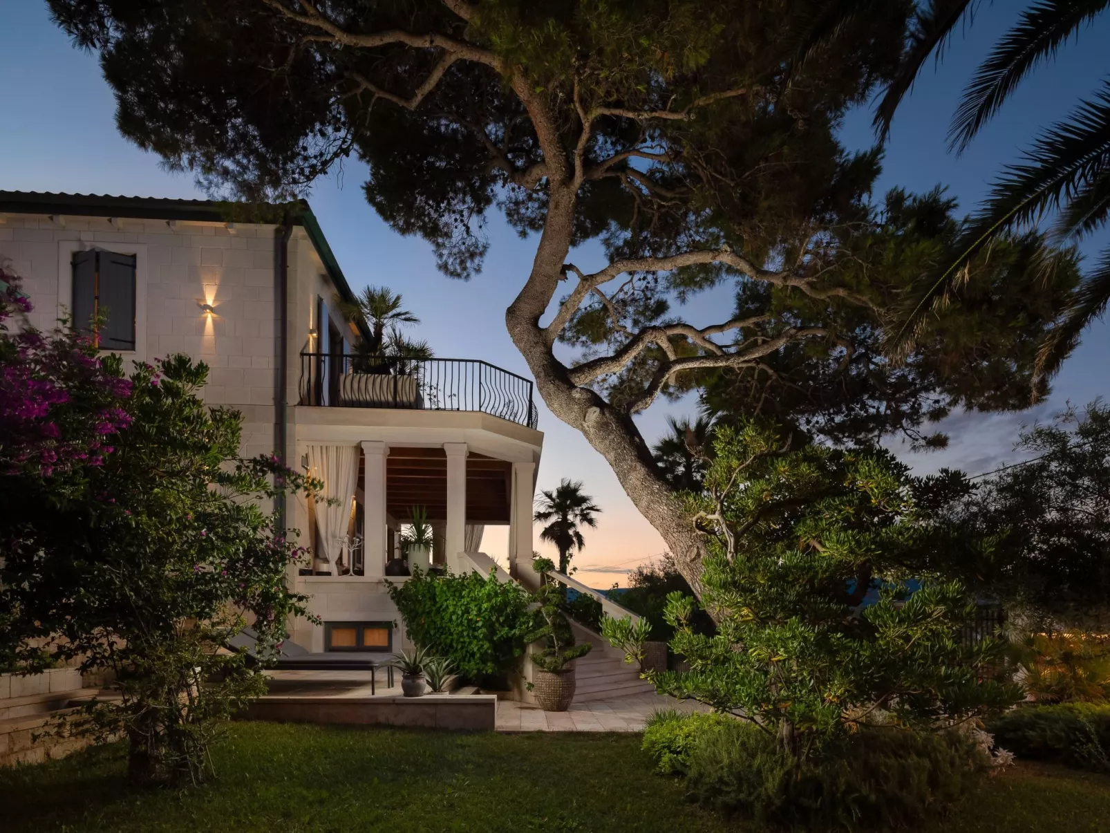 Villa L'orizzonte mit Außenküche in der Nähe von Trogir-Buiten