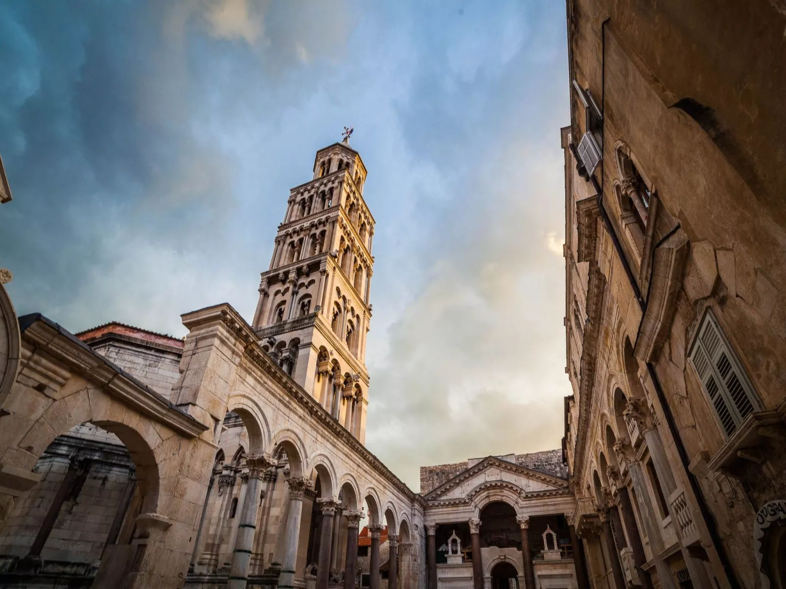 Moderne, helle Ferienwohnung mit Meerblick-Buiten