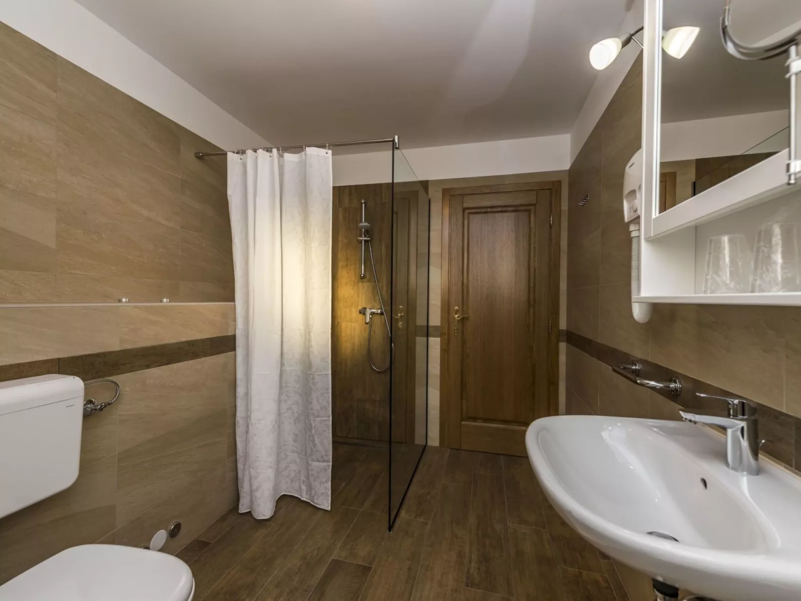 VILLA CON WELLNESS A 1 KM DAL MARE-Binnen