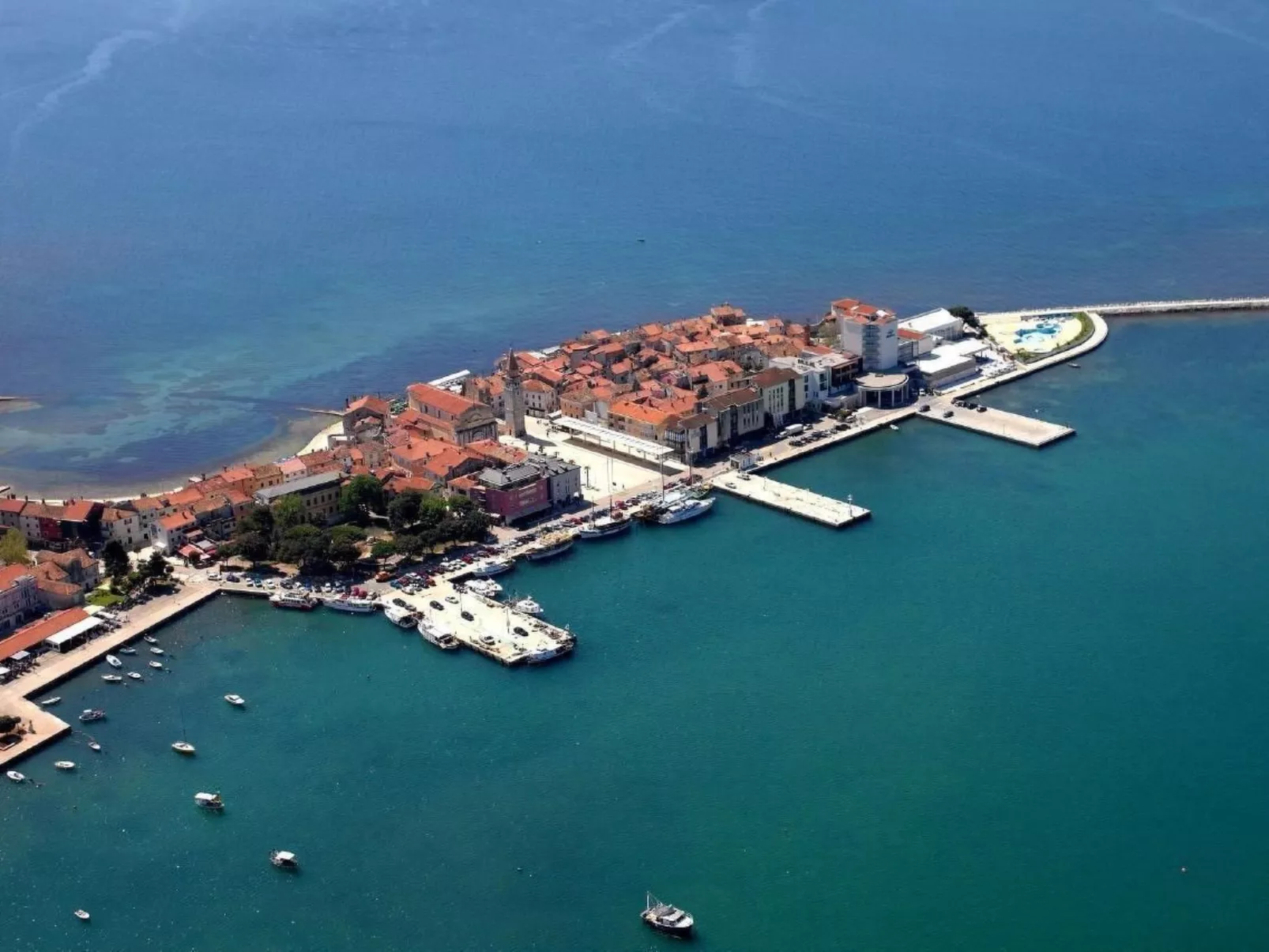 Große Wohnung in Umag mit Terrasse und Grill-Buiten