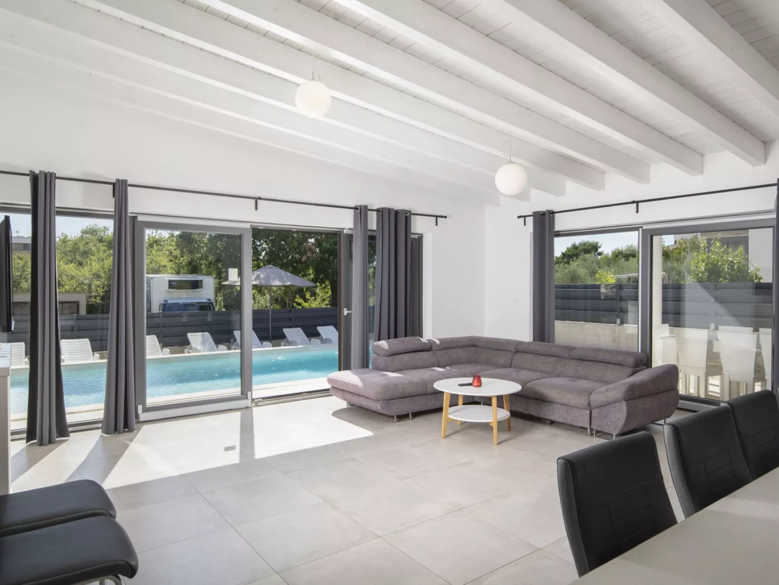 Villa Sole am Meer mit Pool, Sauna, Whirlpool-Binnen