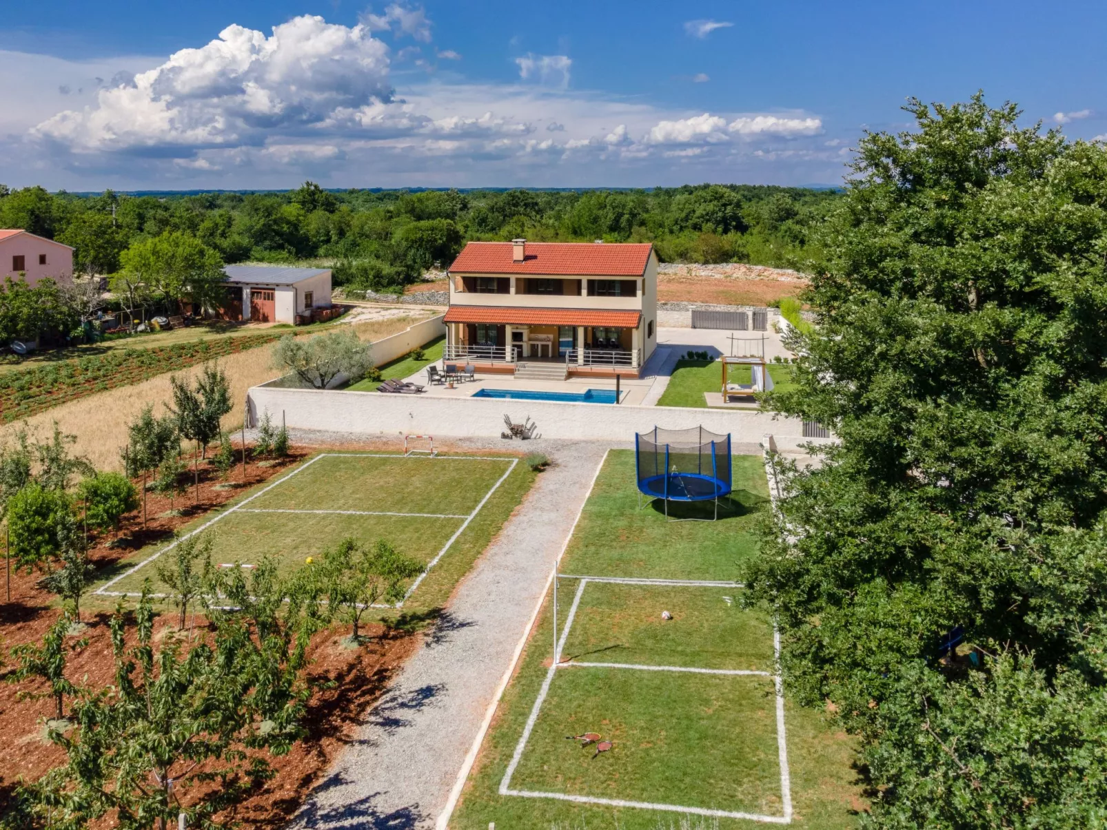 In Juršići mit Privatem Pool-Buiten