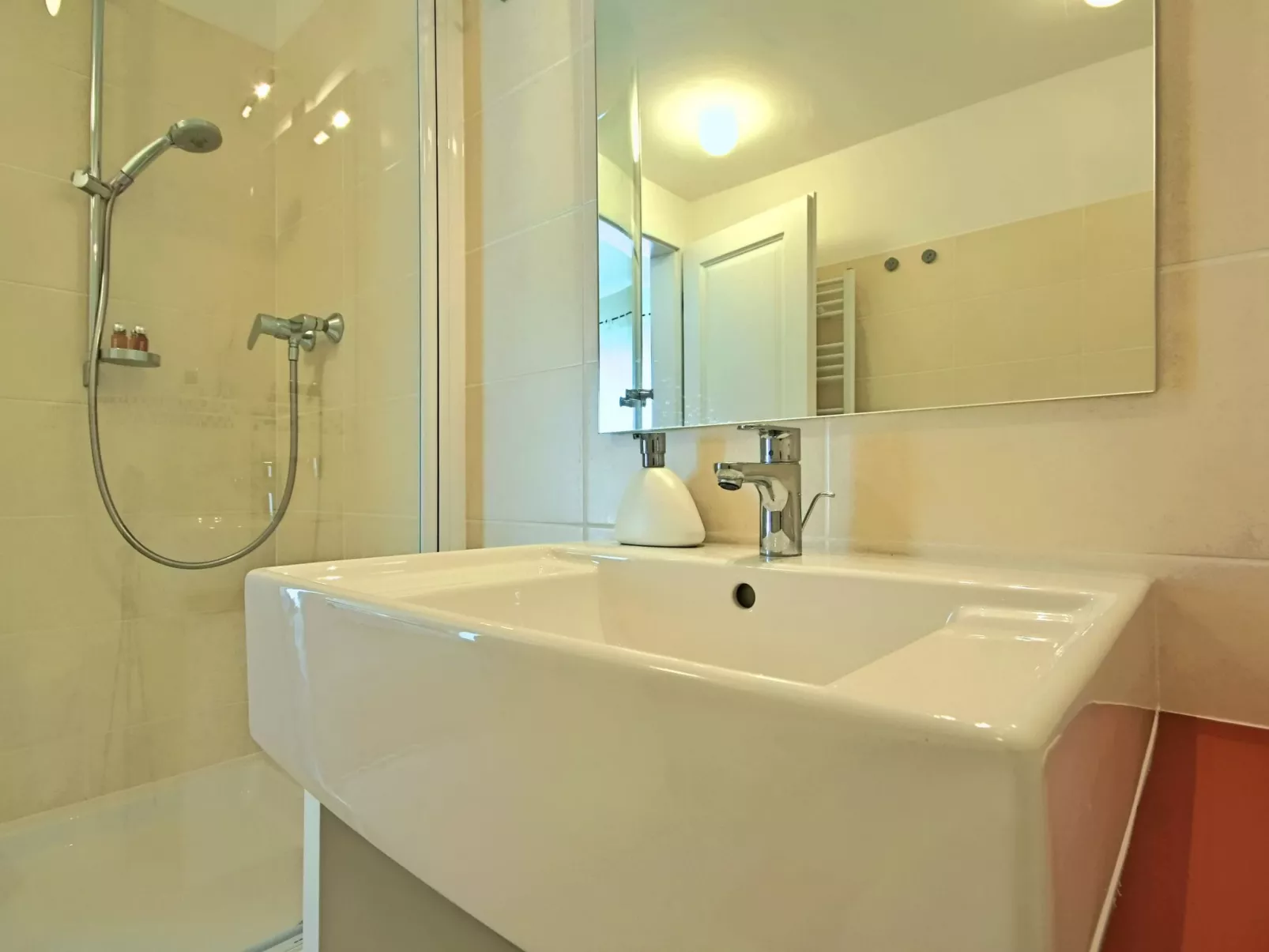 Luxus "Villa Mirna" mit Tennisplatz-Binnen